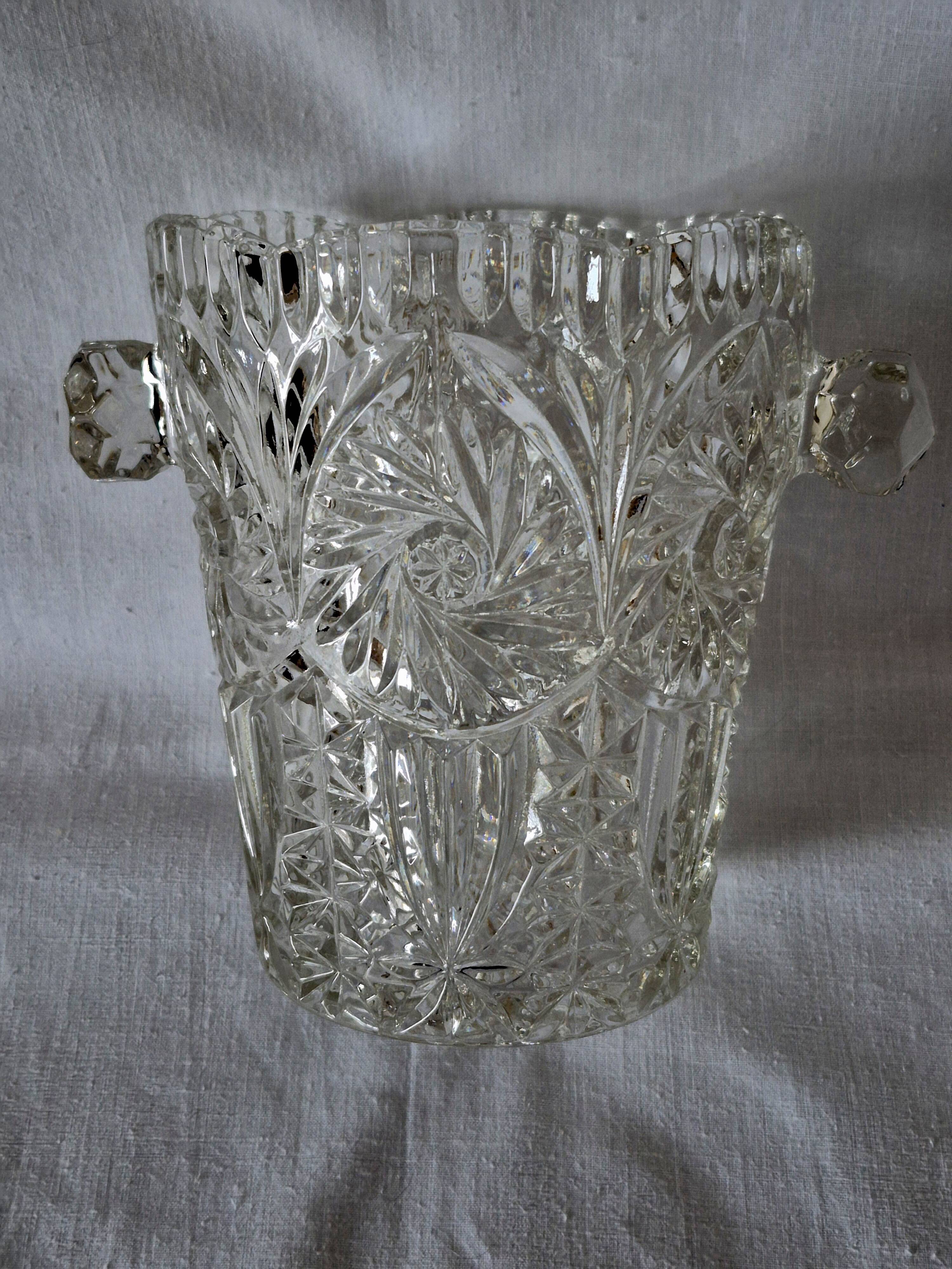 Seau à glace en verre moulé et taillé, A322
