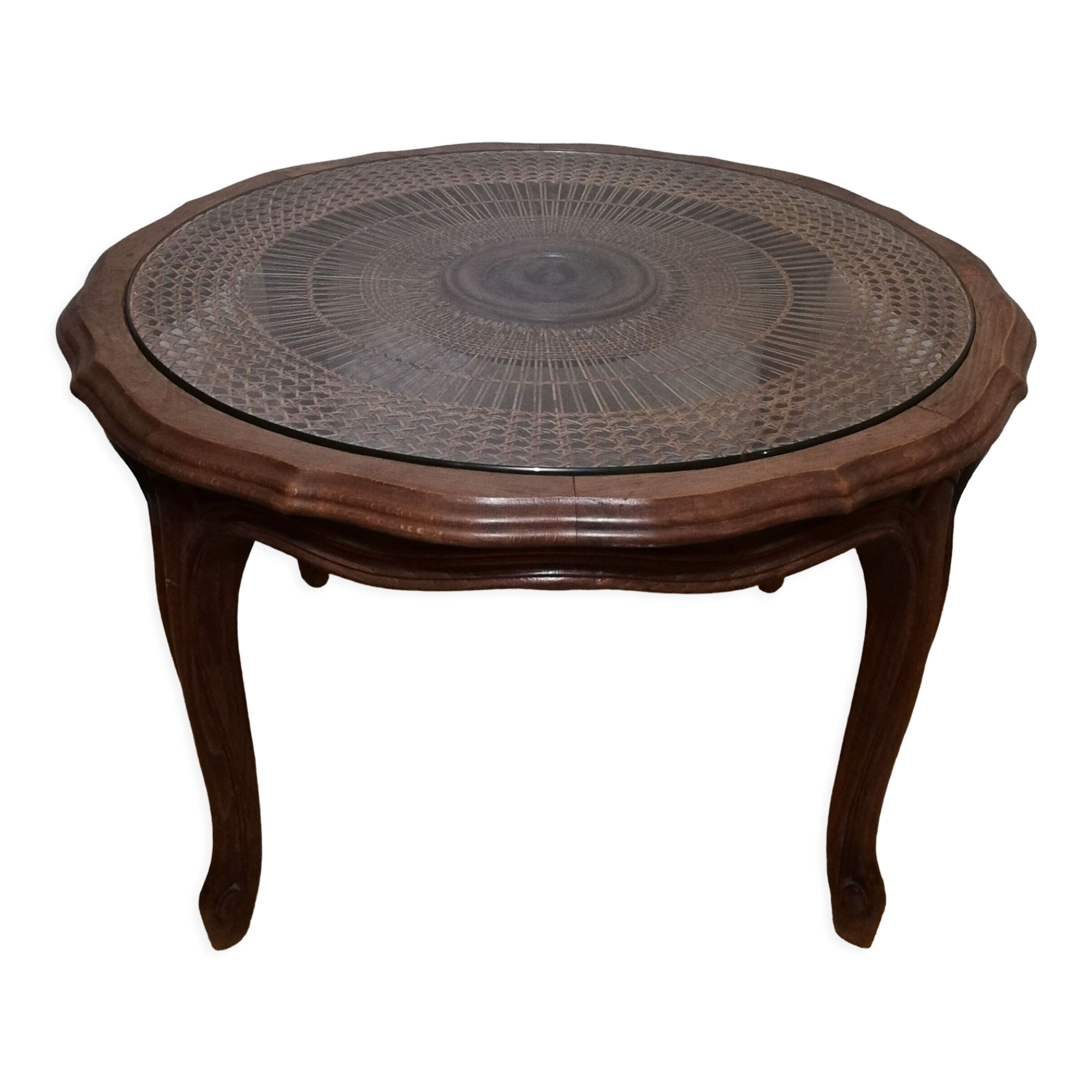 Table basse cannée en bois et verre