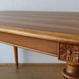 Table ovale décorée en bois Suède.