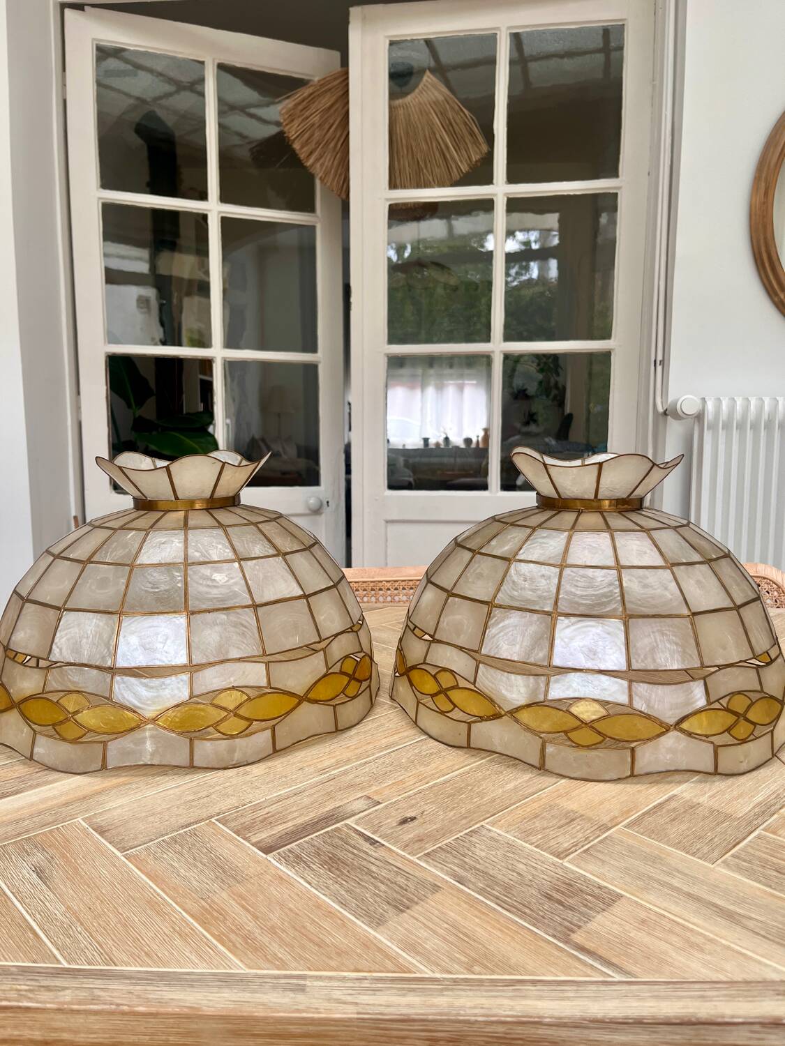 Mimosa mother-of-pearl pendant light