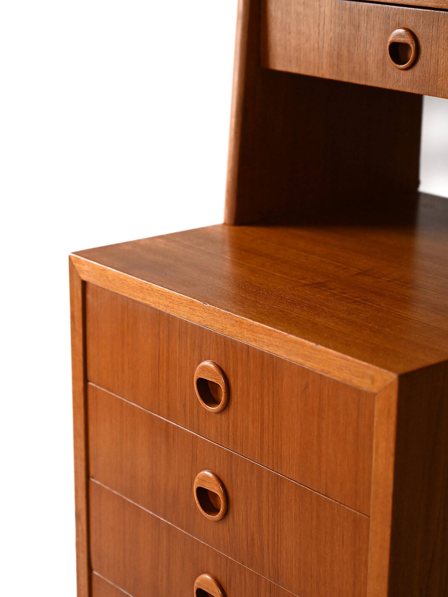 Fine teak bookcase with drawers