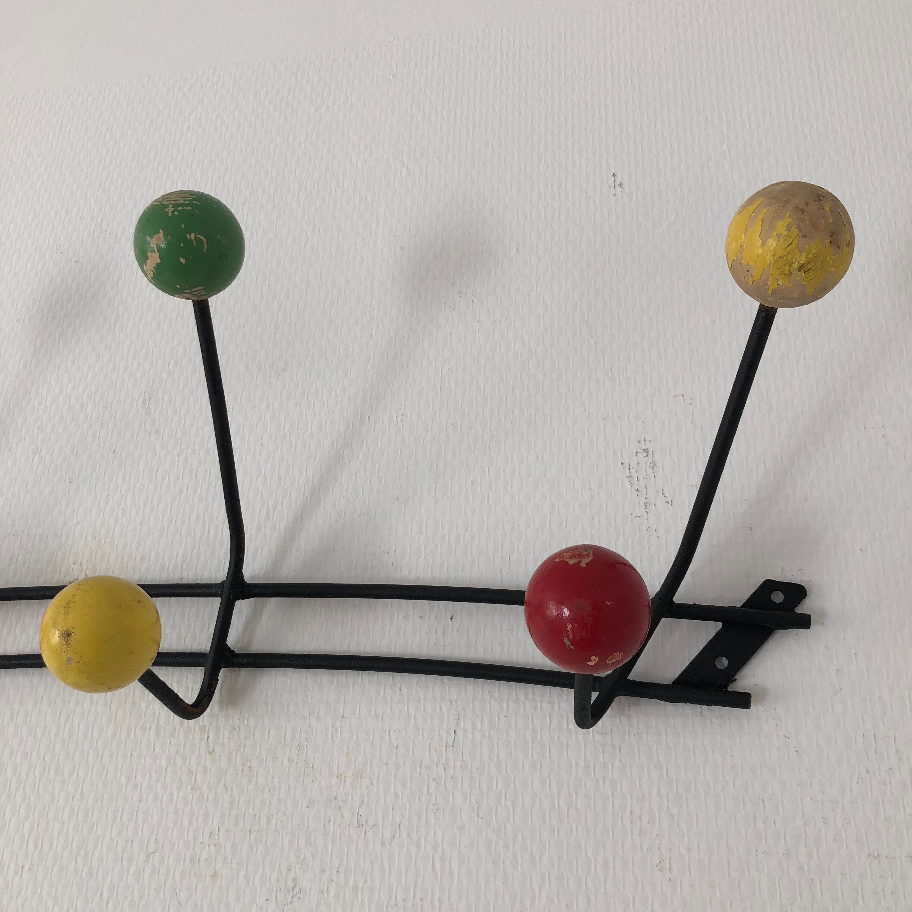 8 hanger hooks balls vintage 1960