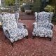 Paire de fauteuils à oreilles