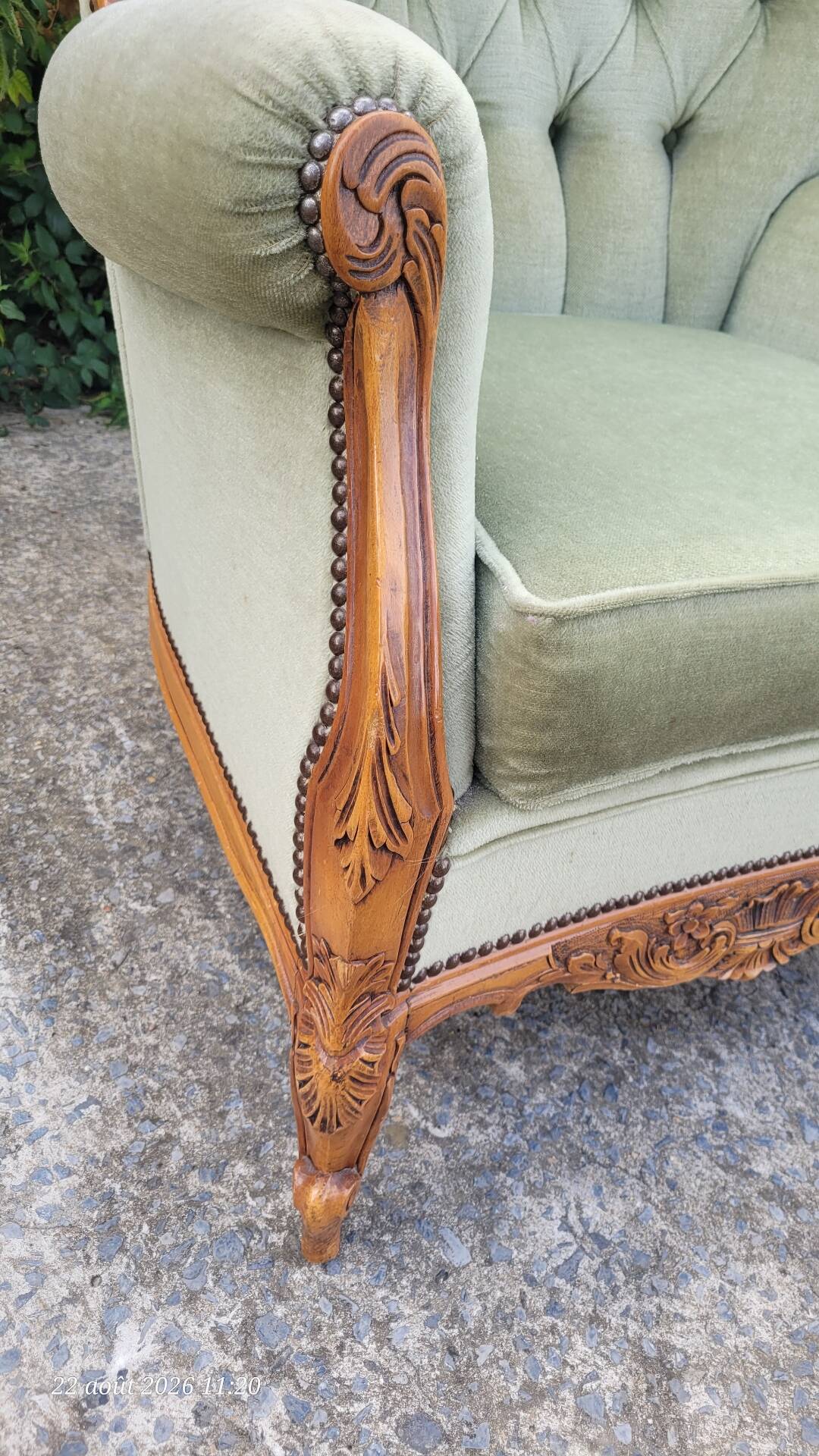 Fauteuil ancien Louis XV  en velours vert d eau