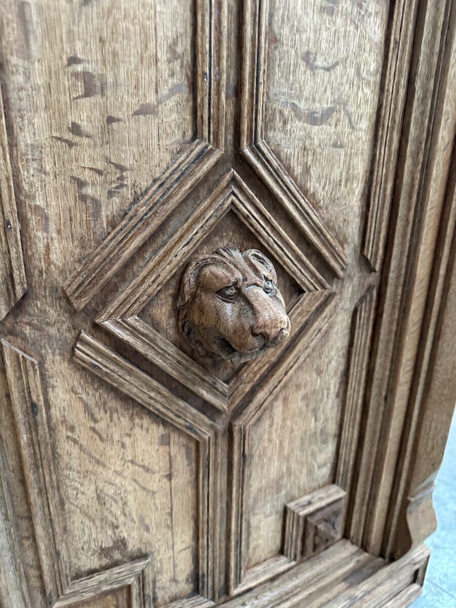 Corner cabinet in oak, late 19th century.