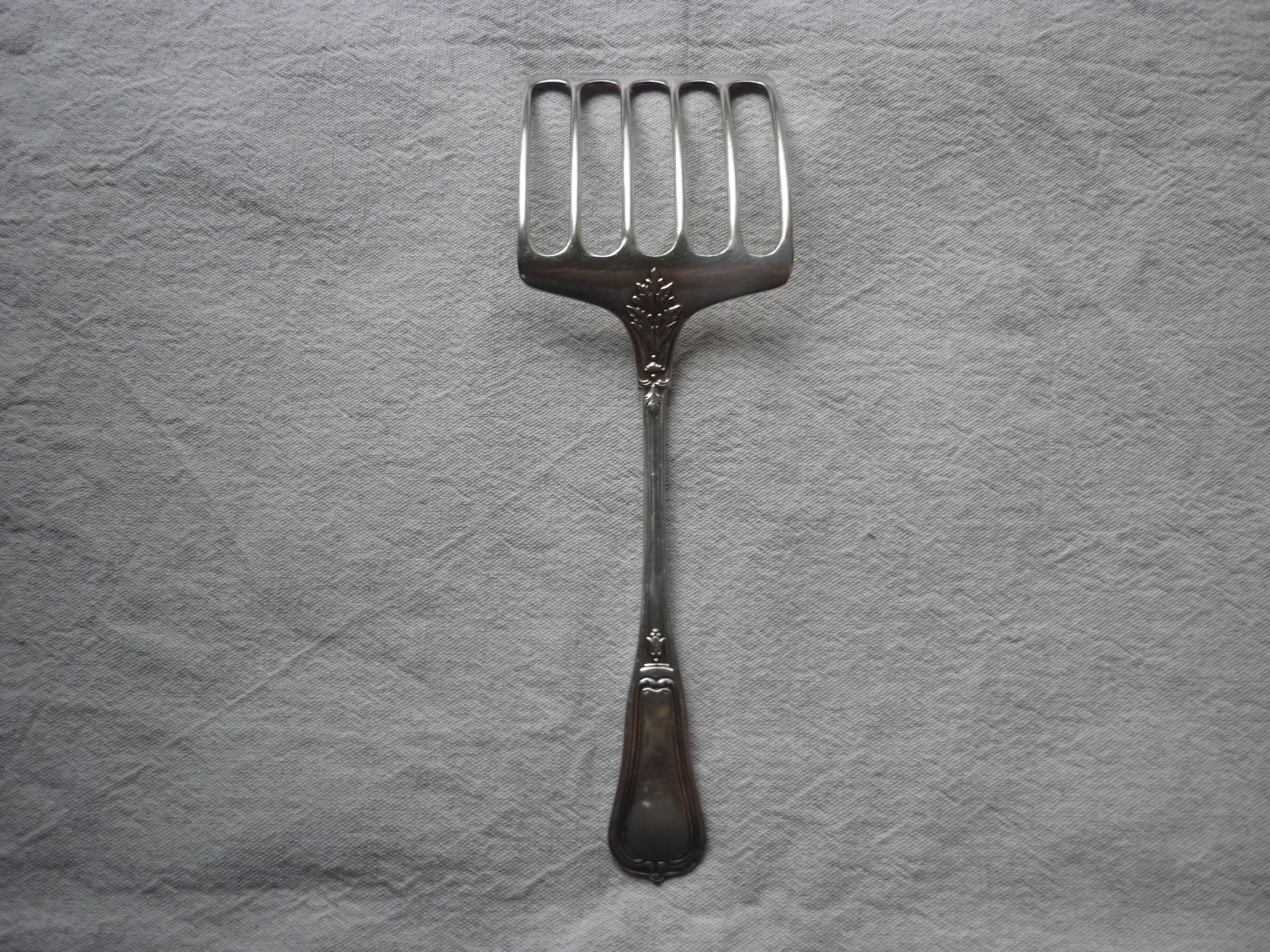 Asparagus serving shovel, silver metal