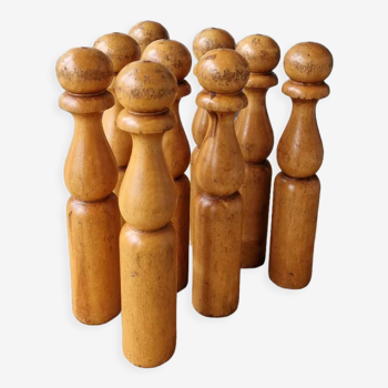 Jeux de 9 quilles en bois et 2 boules