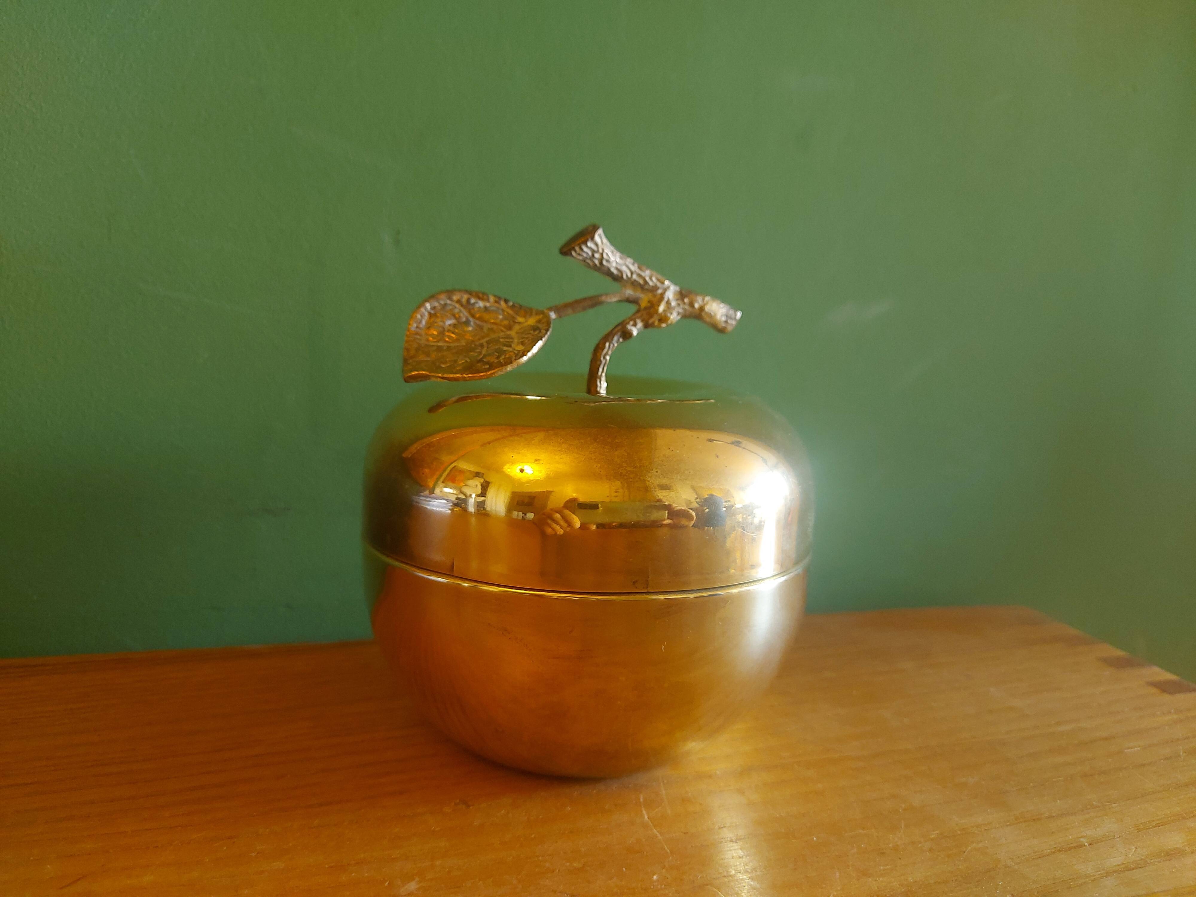 Apple-shaped brass tidy