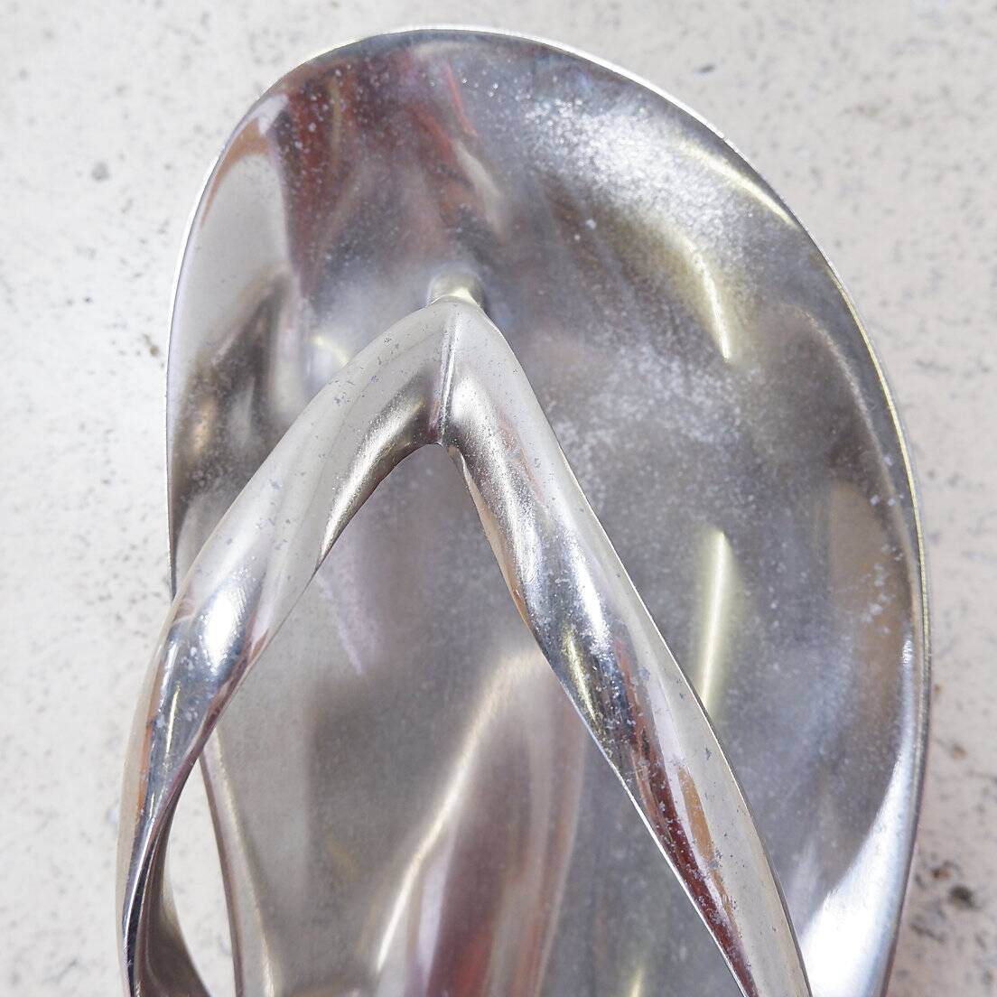 Aluminum pocket emptier flip flop