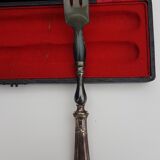 Paire de couverts à salade en argent gaufré et corne