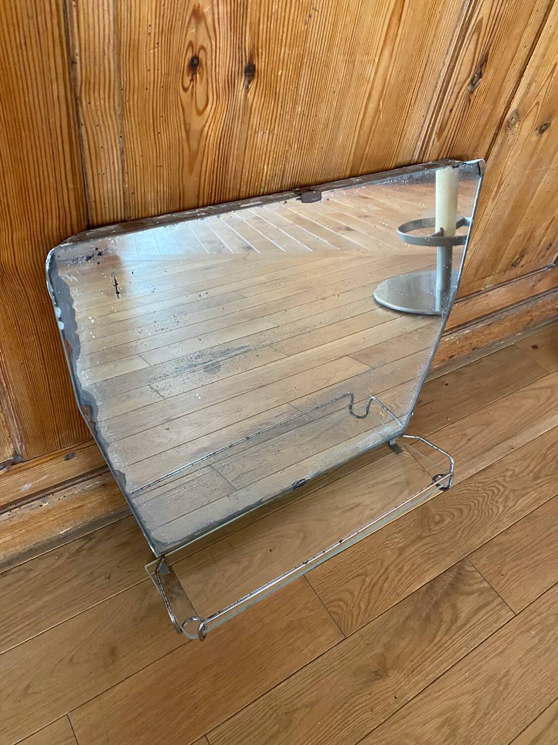 Bathroom mirror shelf