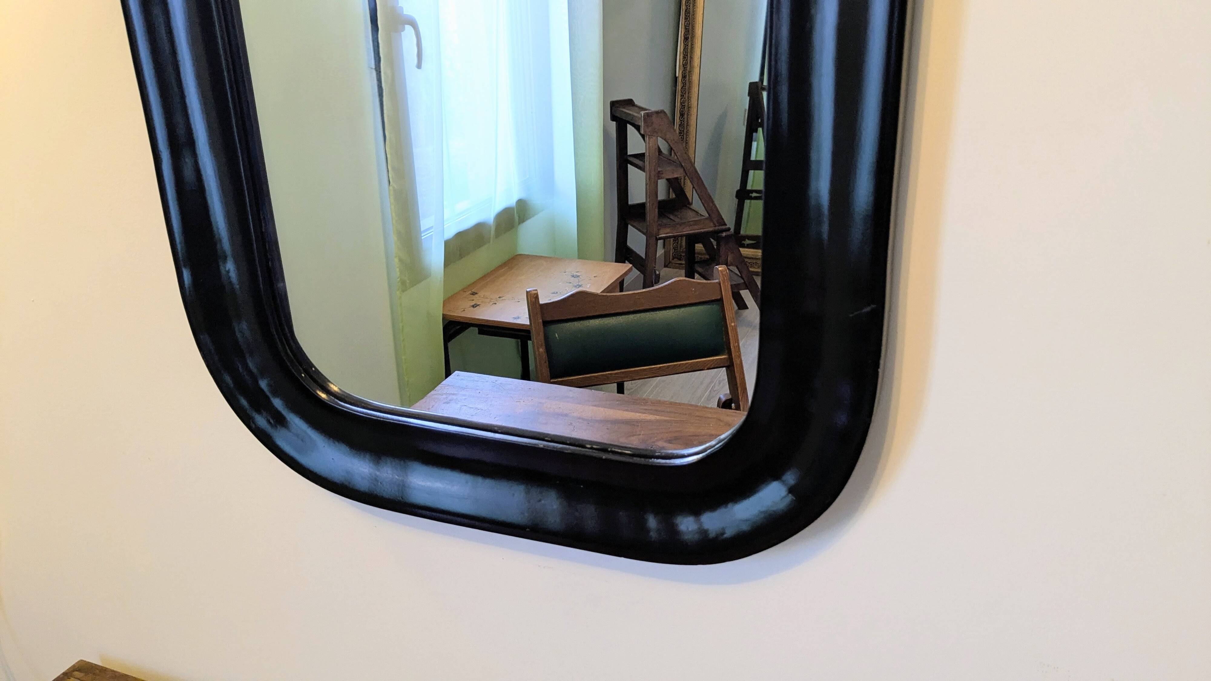 Miroir vintage noir aux angles arrondis