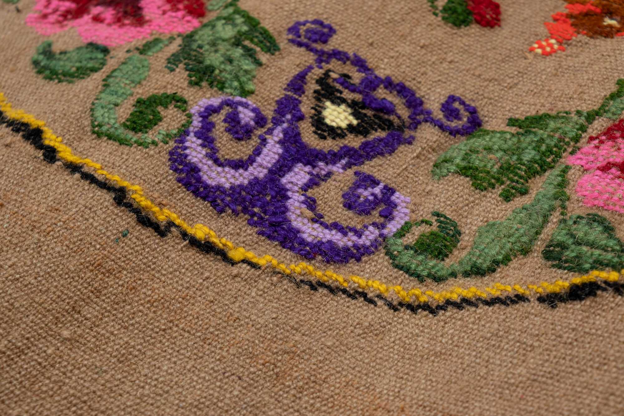 Turkish Aubusson Kilim Rug With Floral and Animal Pattern 100 x 167 cm