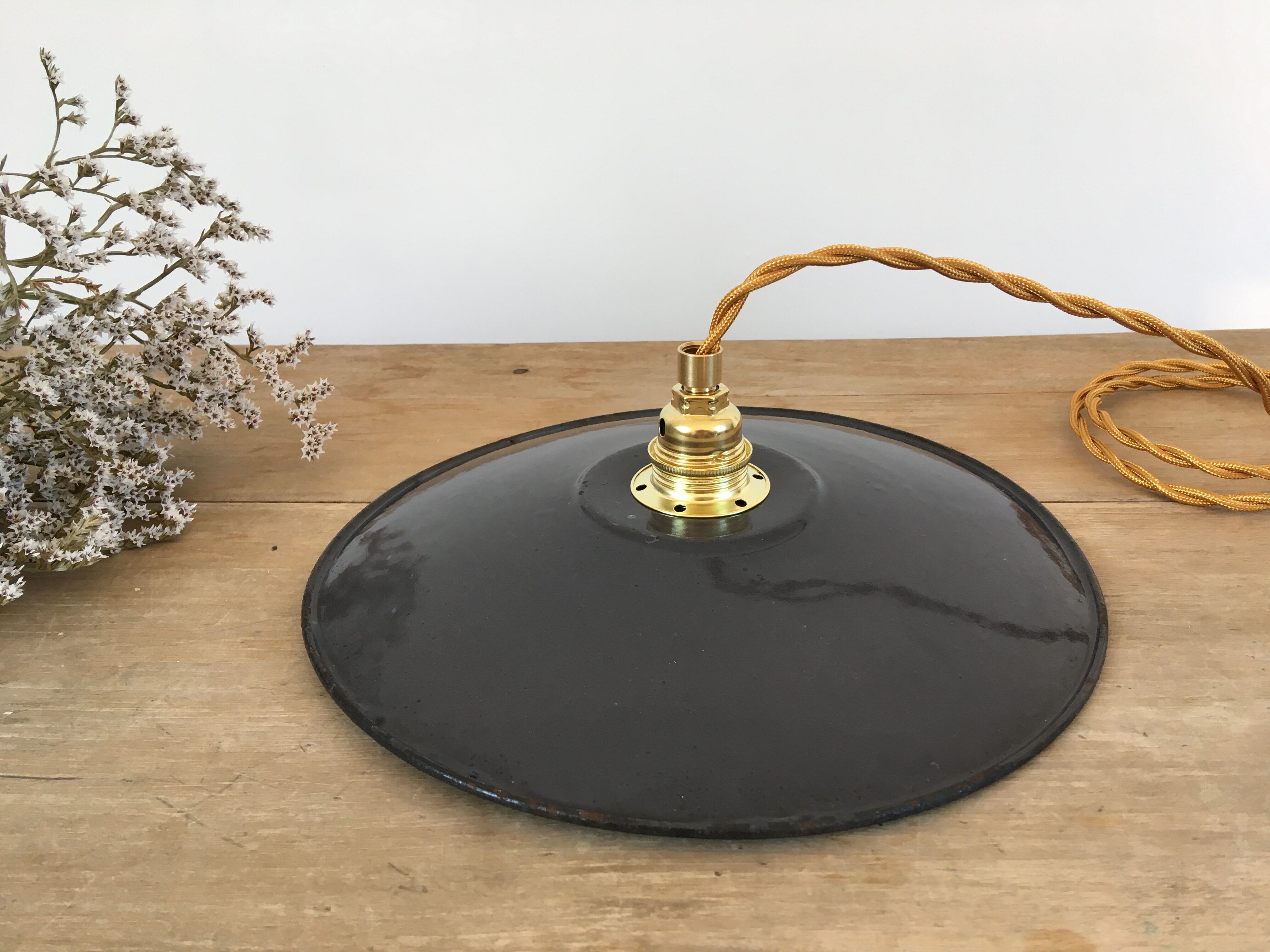 Pair of suspensions in black & white enamelled sheet metal