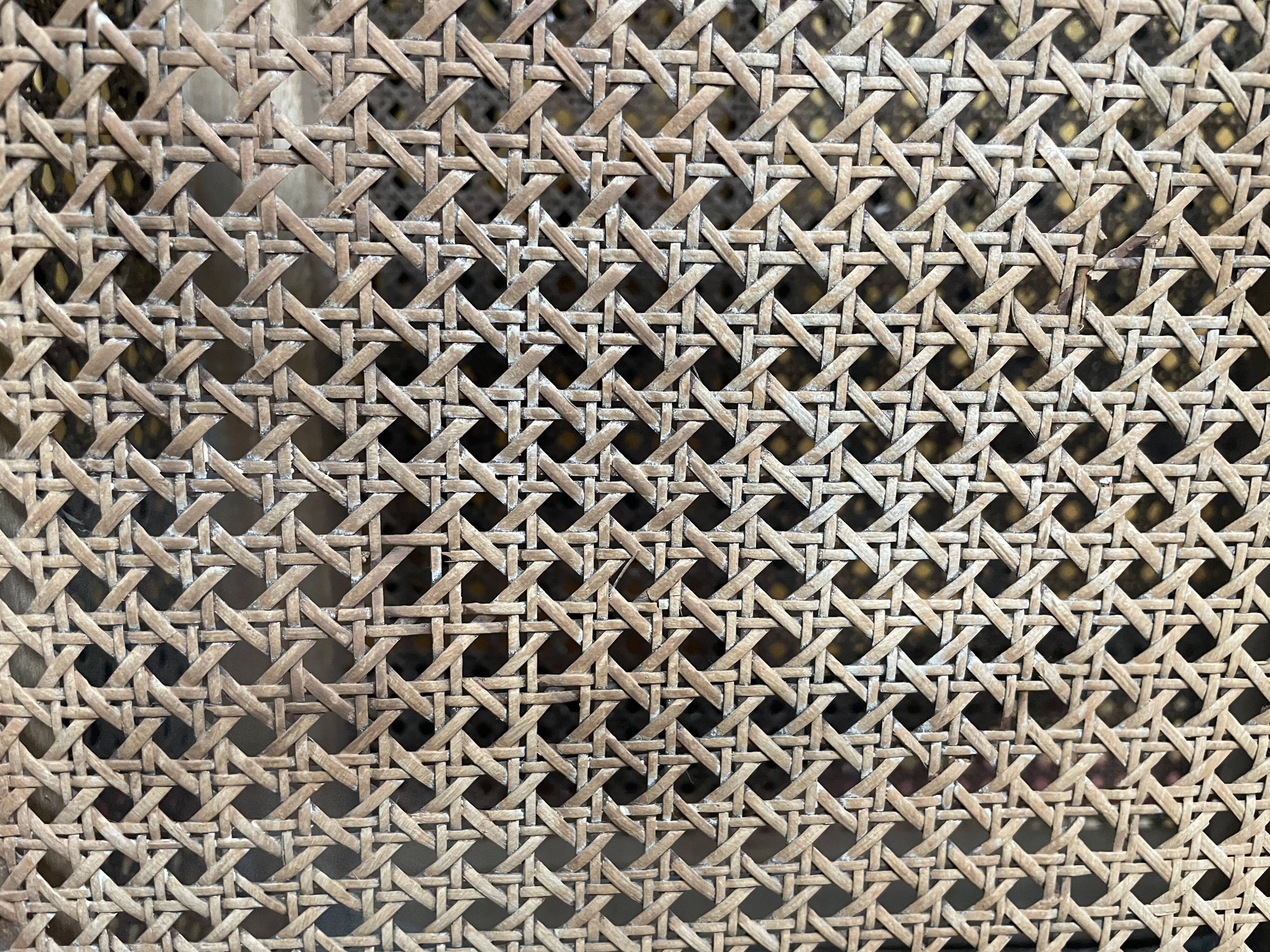 Umbrella door cannage