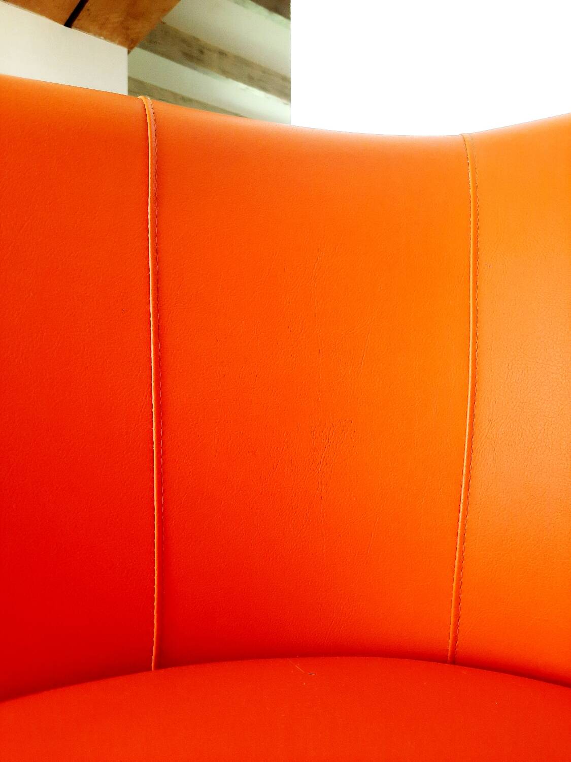 Curved vintage orange canapé with a pop spirit, seventies design piece.