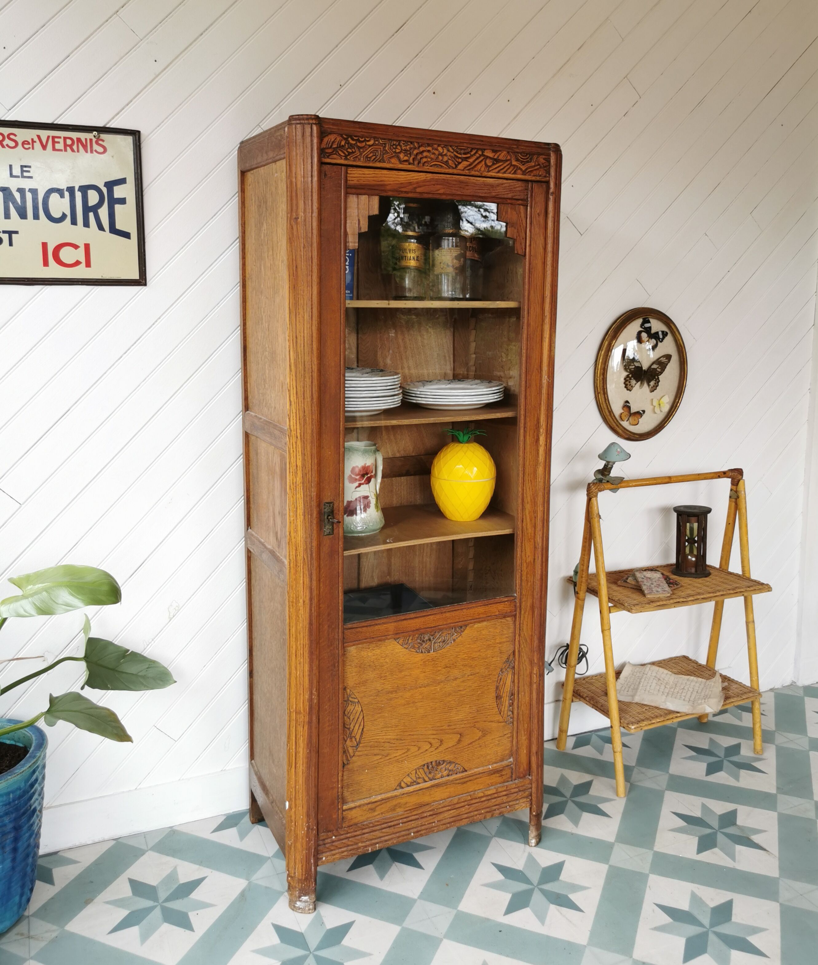 Bonnetière vitrée 1930