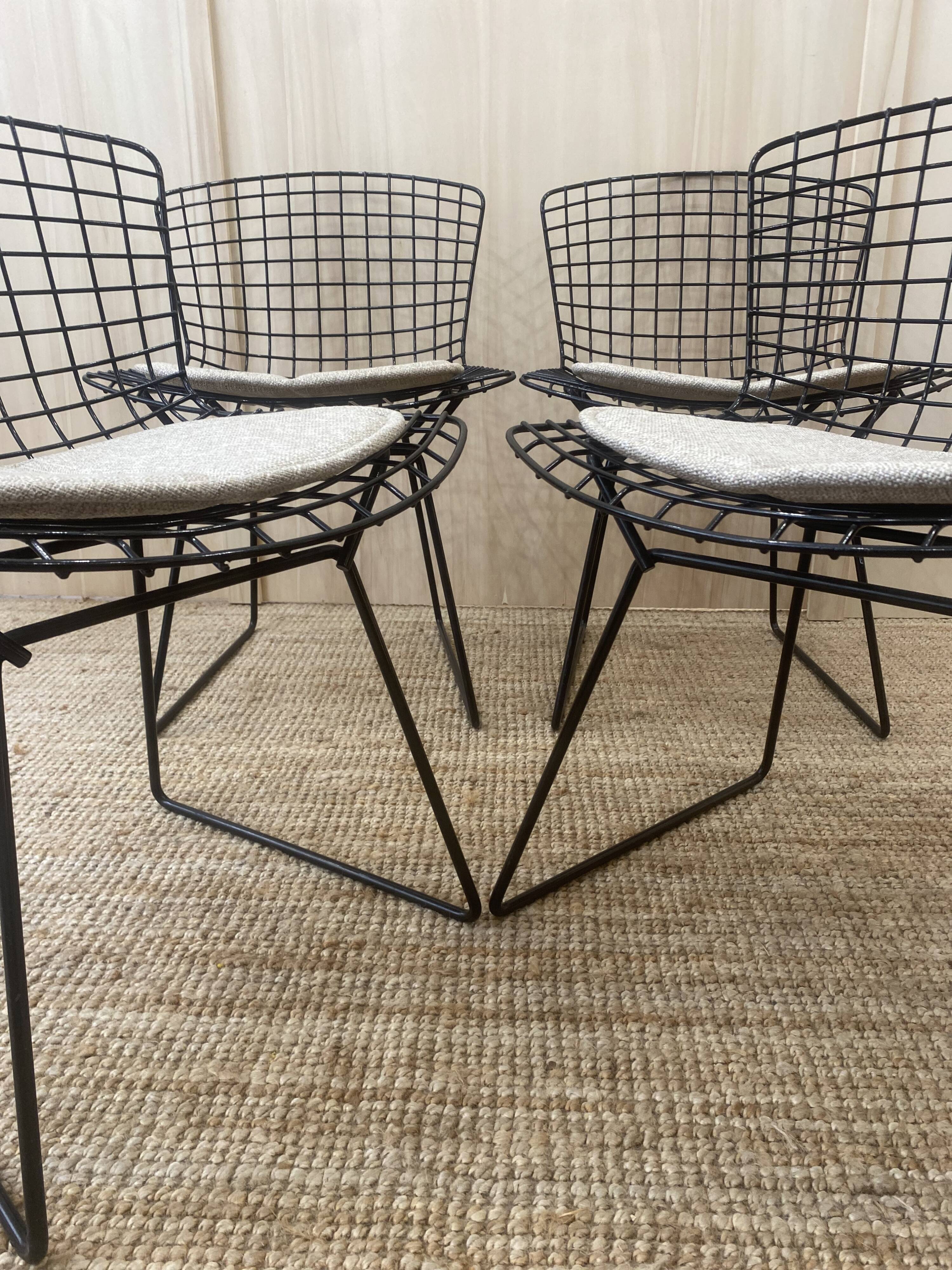 4 Chairs by Harry Bertoia – KNOLL –