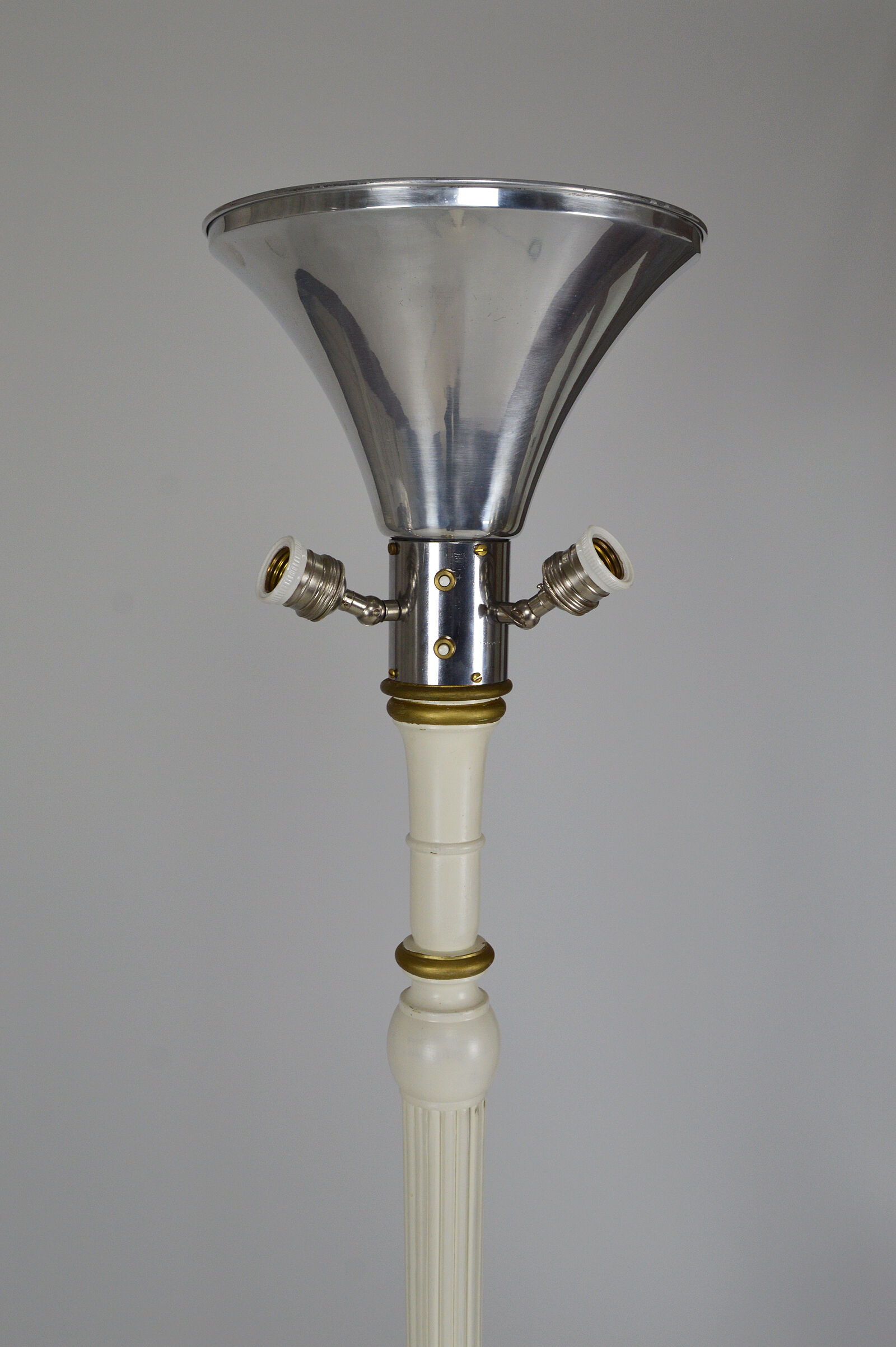 Art Deco floor lamp in white and gilded painted wood, 1925
