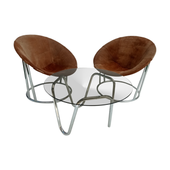 Set: 2 ballon chairs and a glass coffee table, 1970s