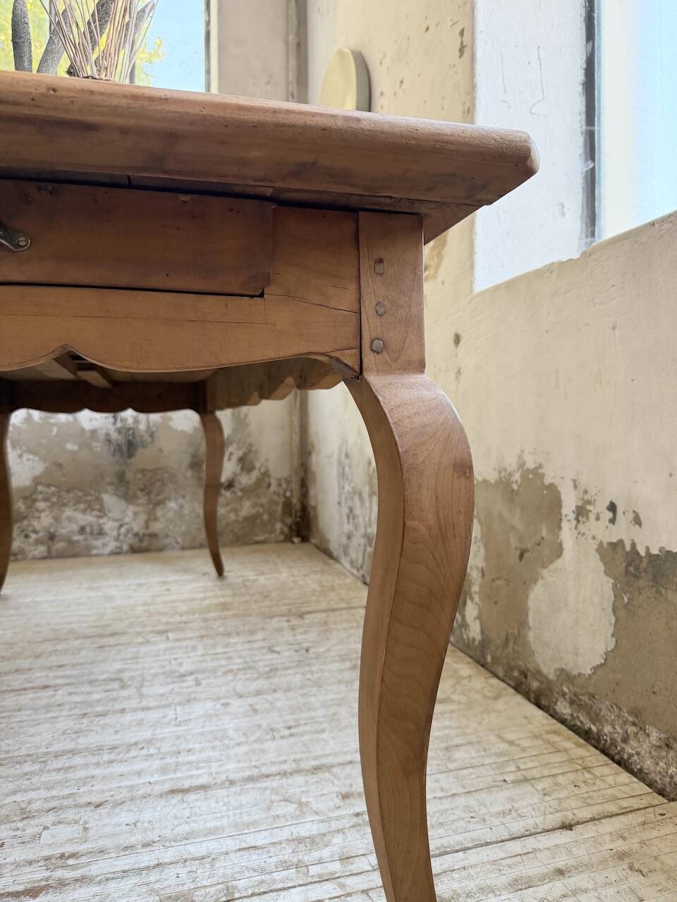 Table campagne provençale style Louis XV merisier