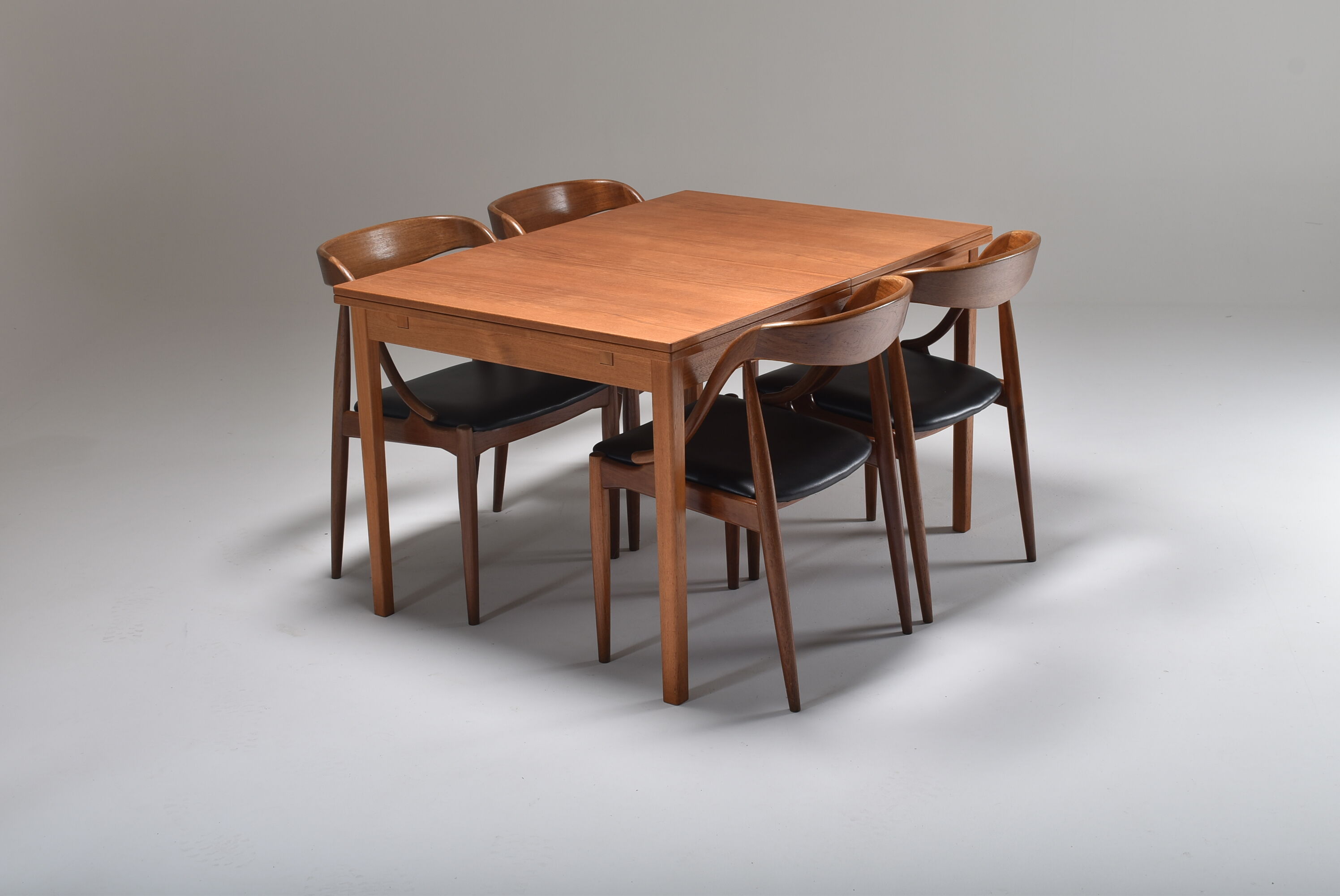 Scandinavian table Teck Skaraborgs