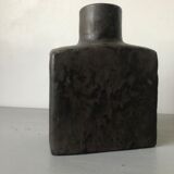 Art pottery of Mobach Holland Cubist vase in black enamelled sandstone