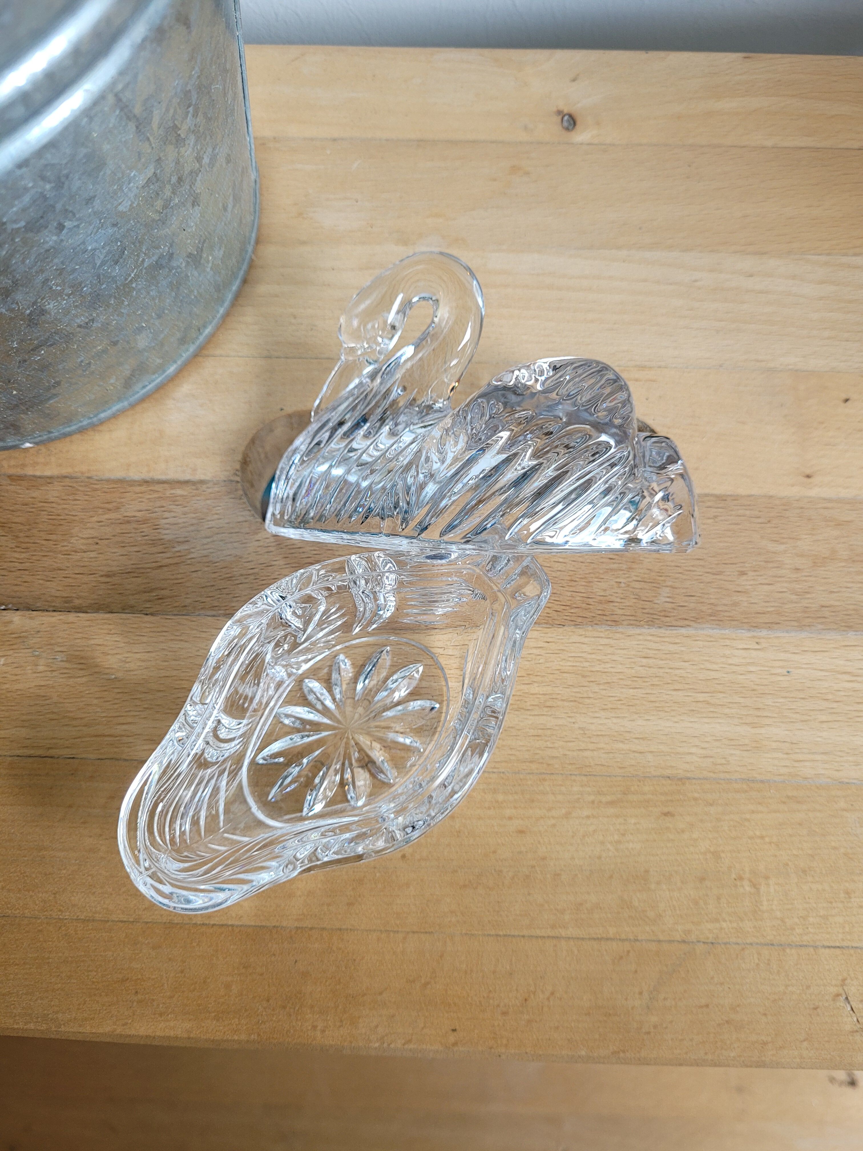 Small swan crystal box