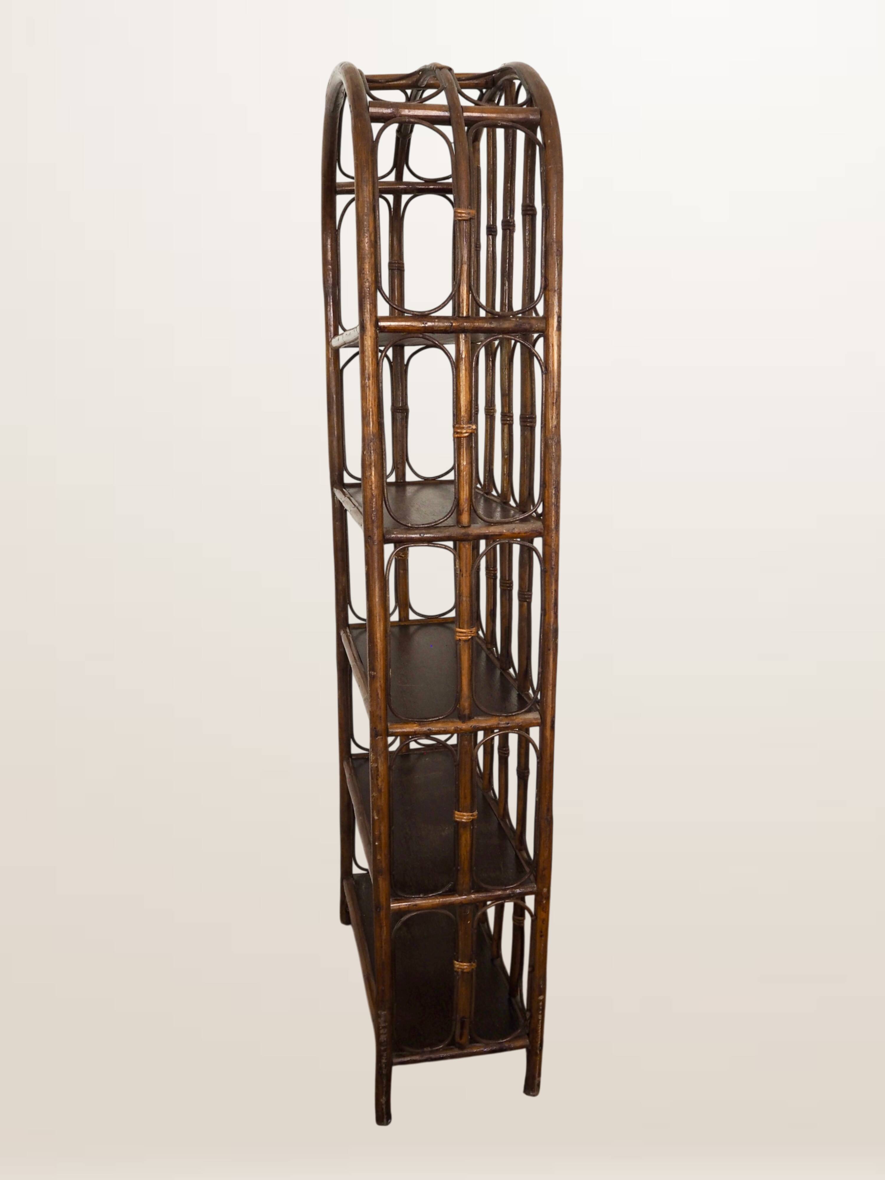Étagère en rotin cintré — 173 cm