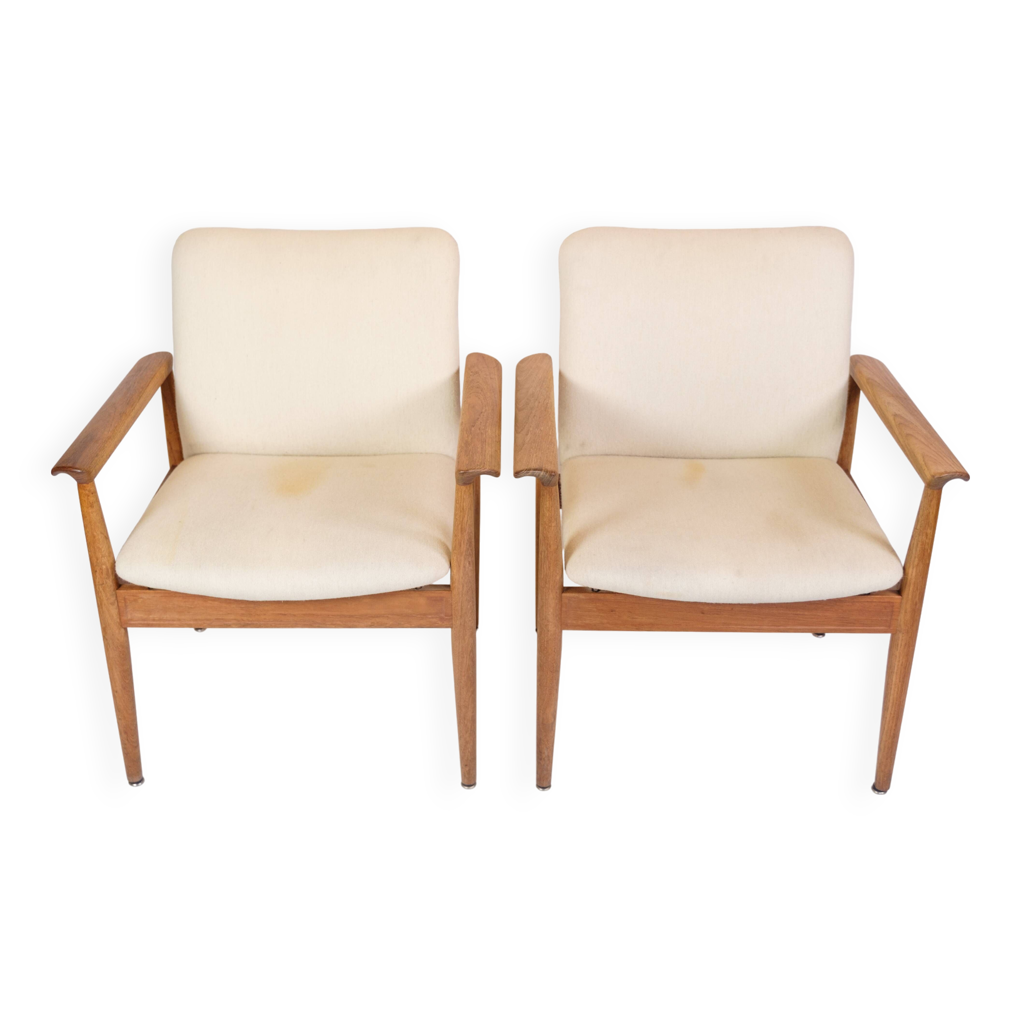Ensemble de 2 chaises diplomates fabriquées en teck et en tissu de laine légère par Finn Juhl des années 1960