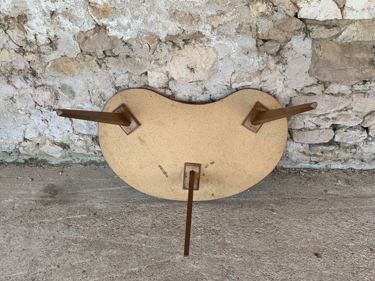 Coffe table vintage bean-shaped in formica, tripod foot, circa 1960s