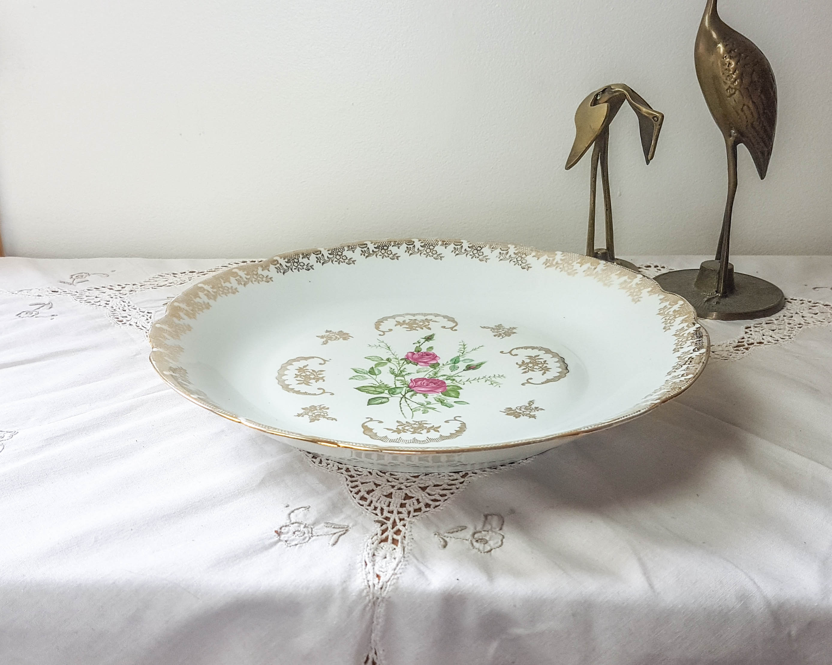 Round flat hollow Limoges FD Chauvigny White golden rose pattern