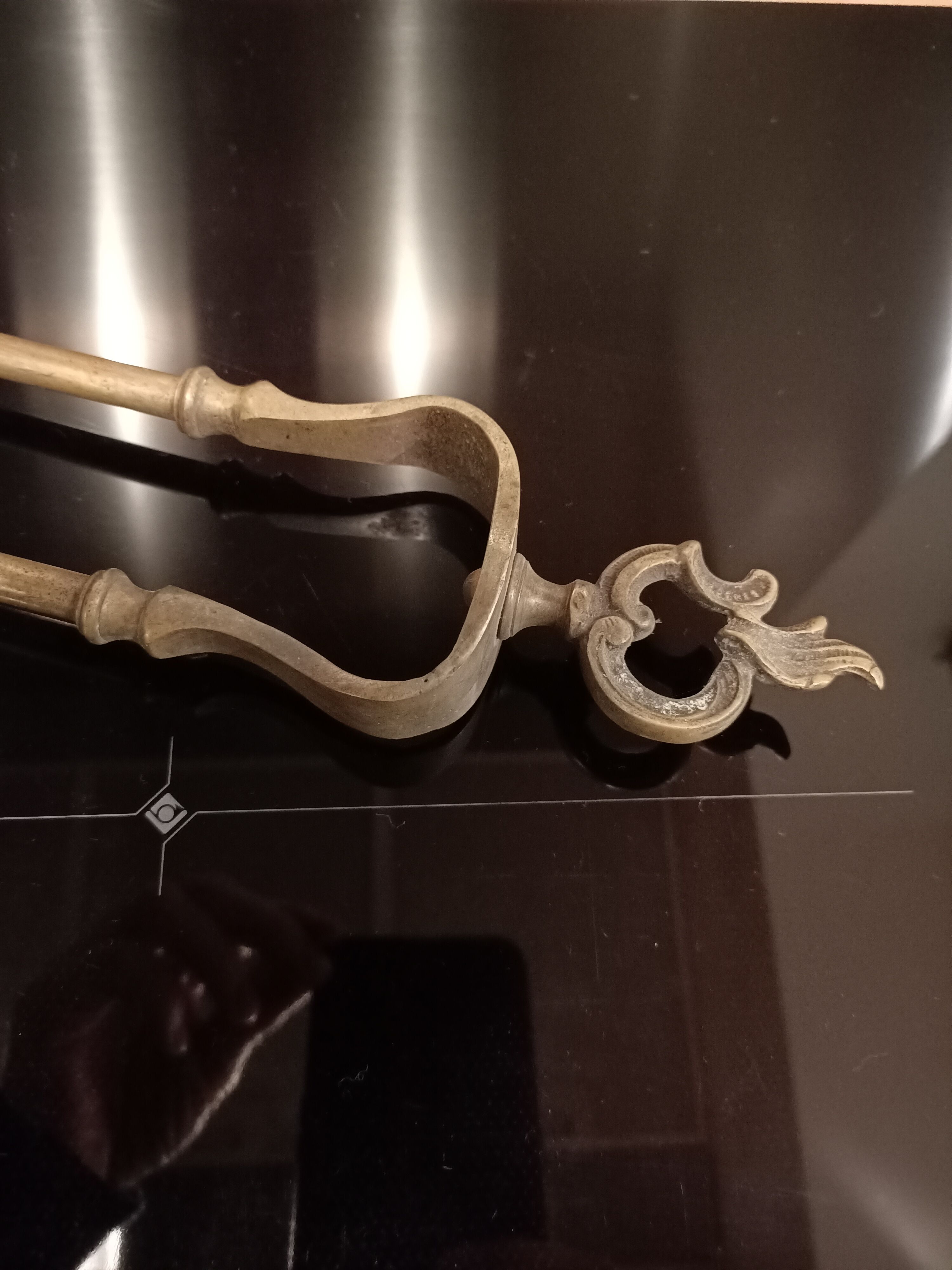 Brass clamp for chimney servant