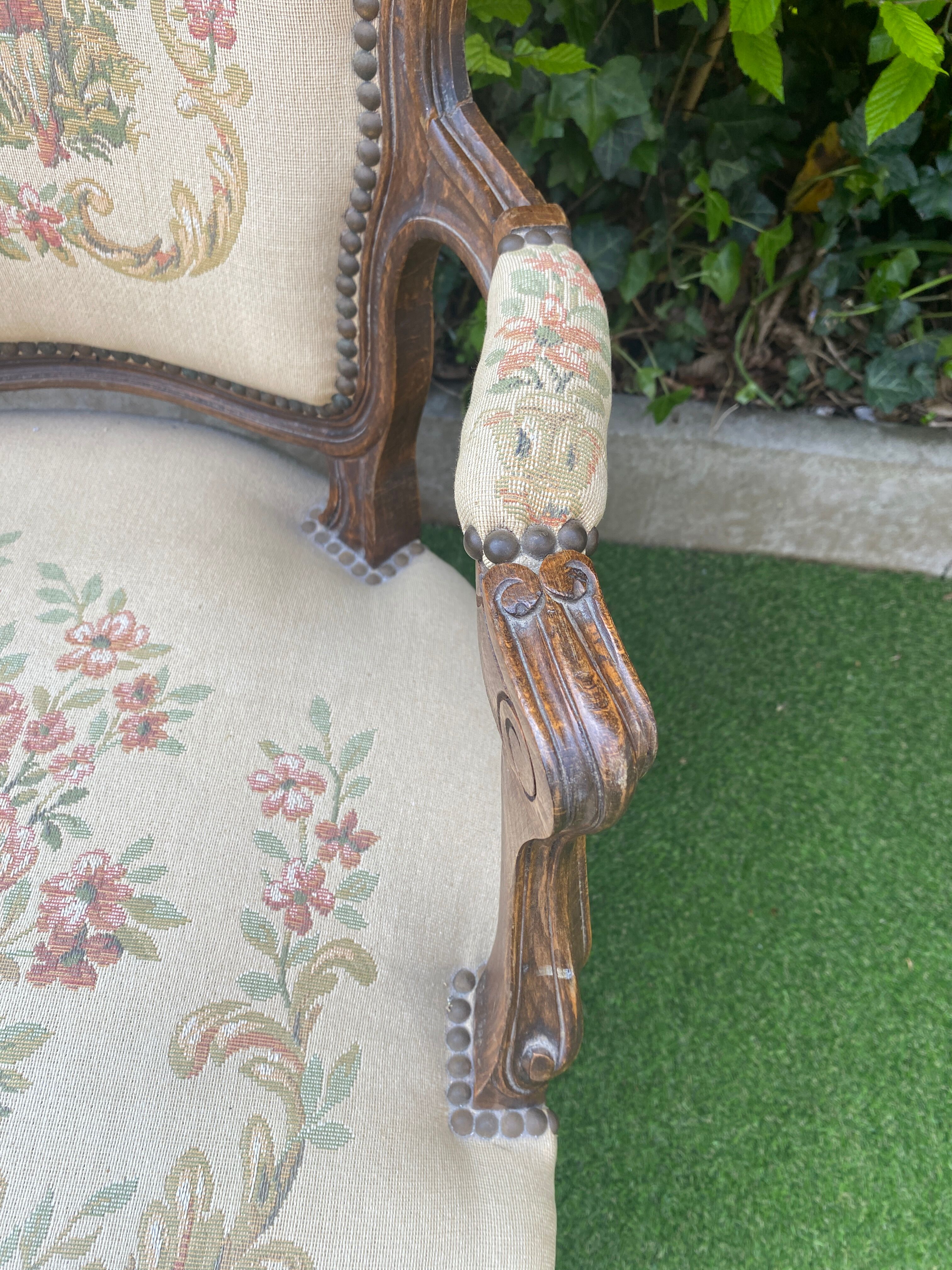 Basket bed and its two armchairs