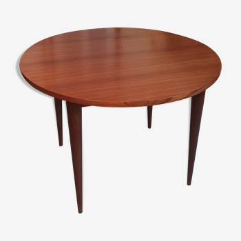 Extendable teak round table