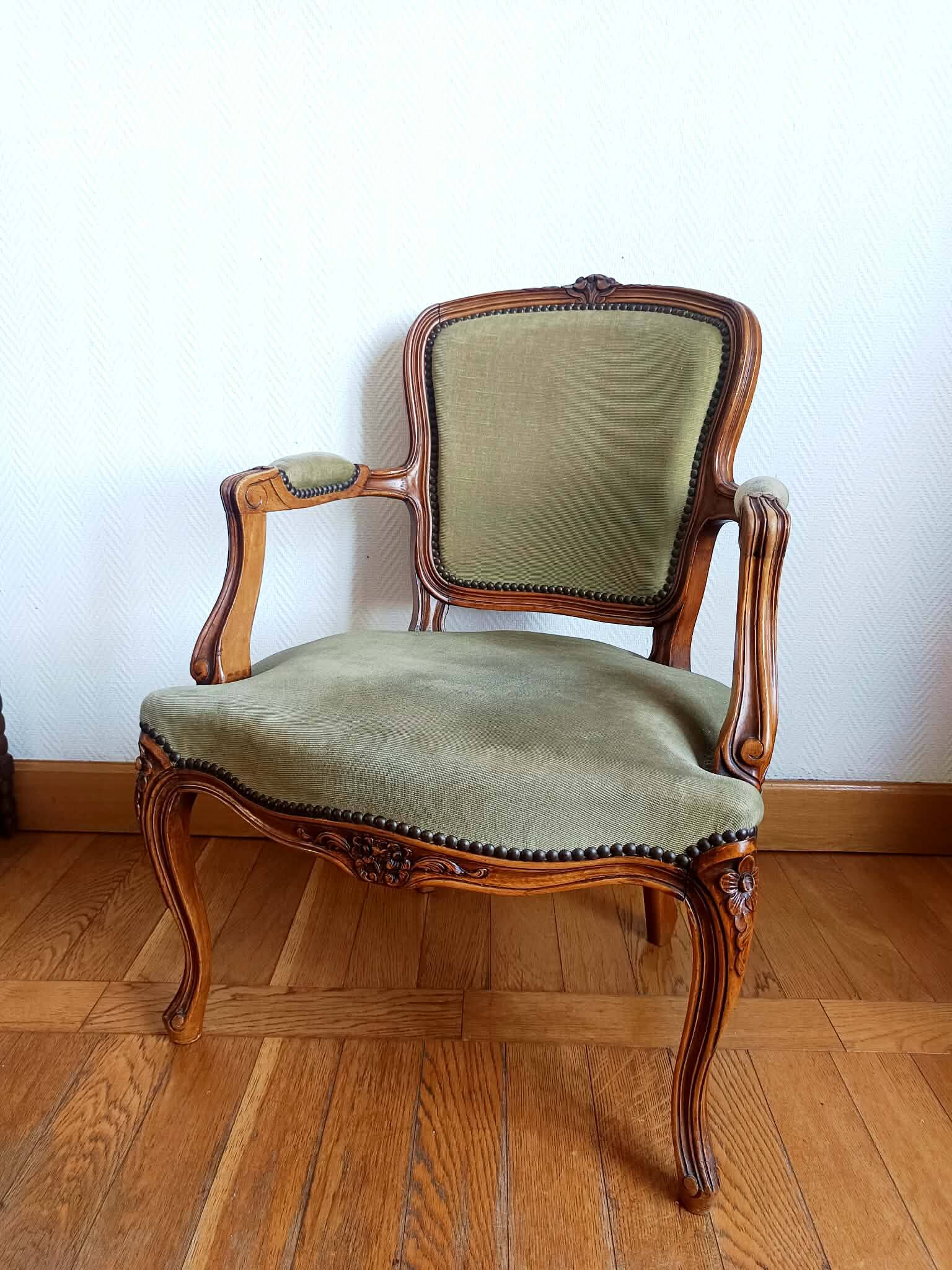 Fauteuil cabriolet vert Louis XV