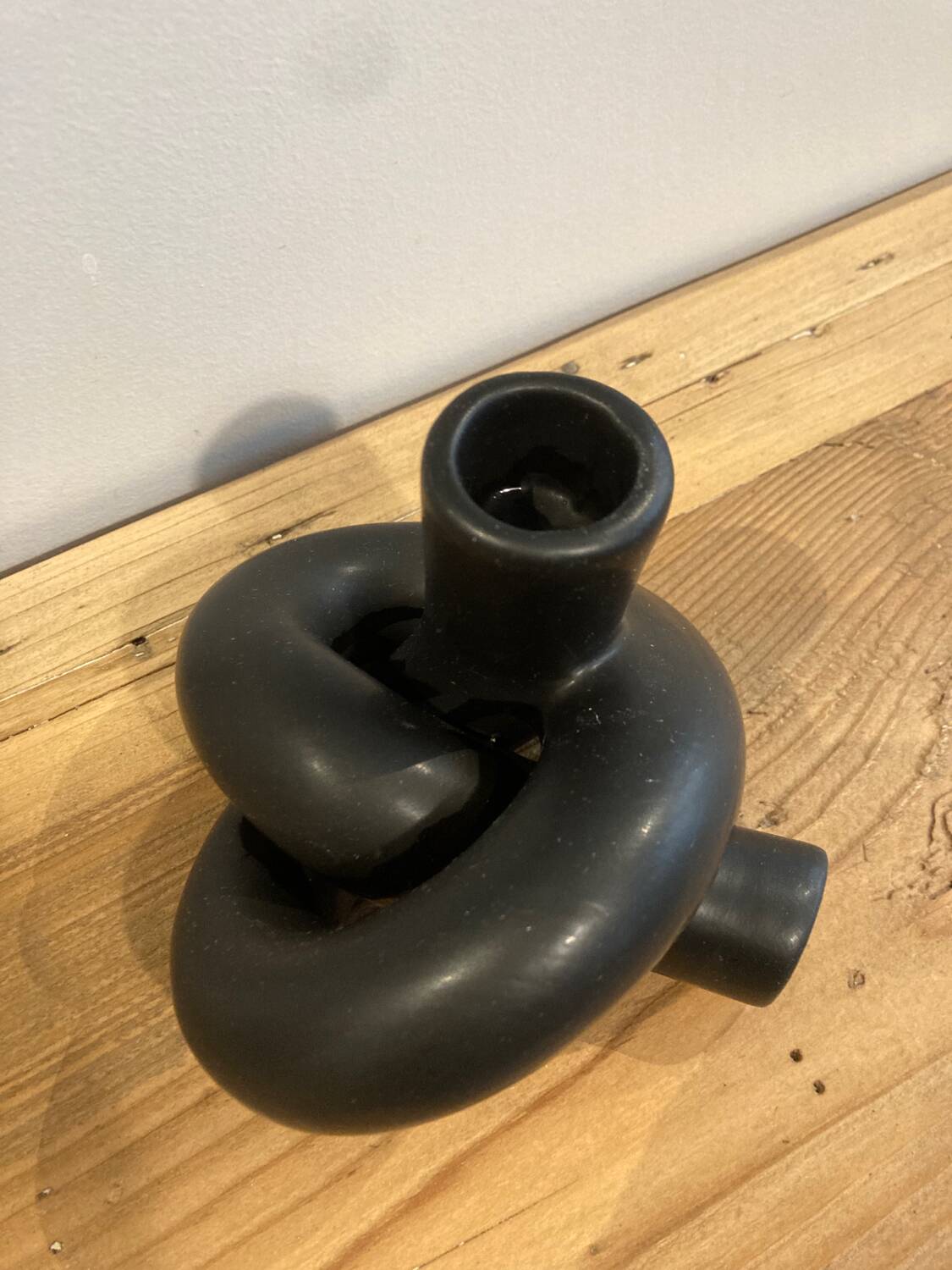 Black ceramic knot candle holder