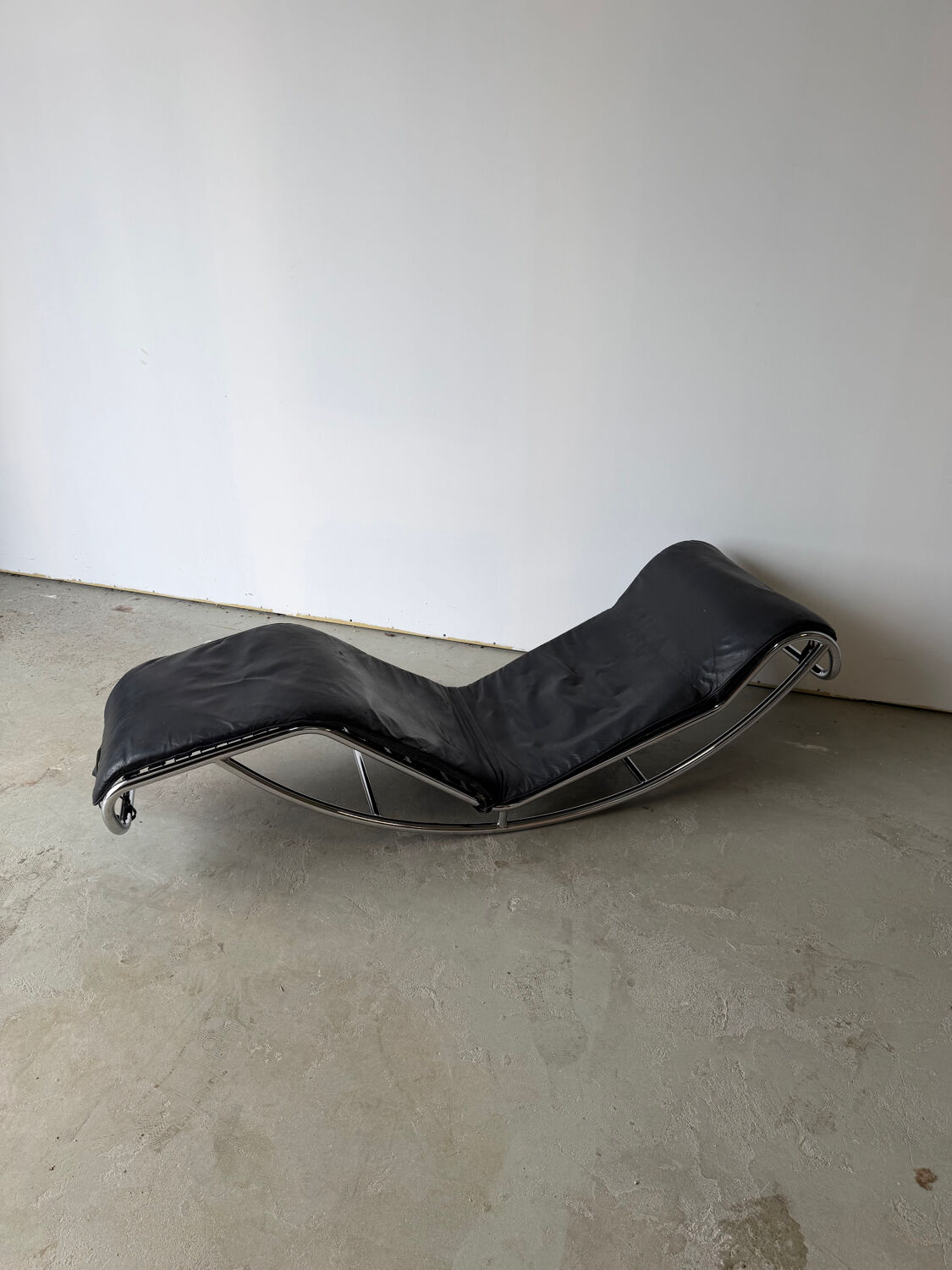 Chaise longue modèle LC4 par Le corbusier, Charlotte Perriand