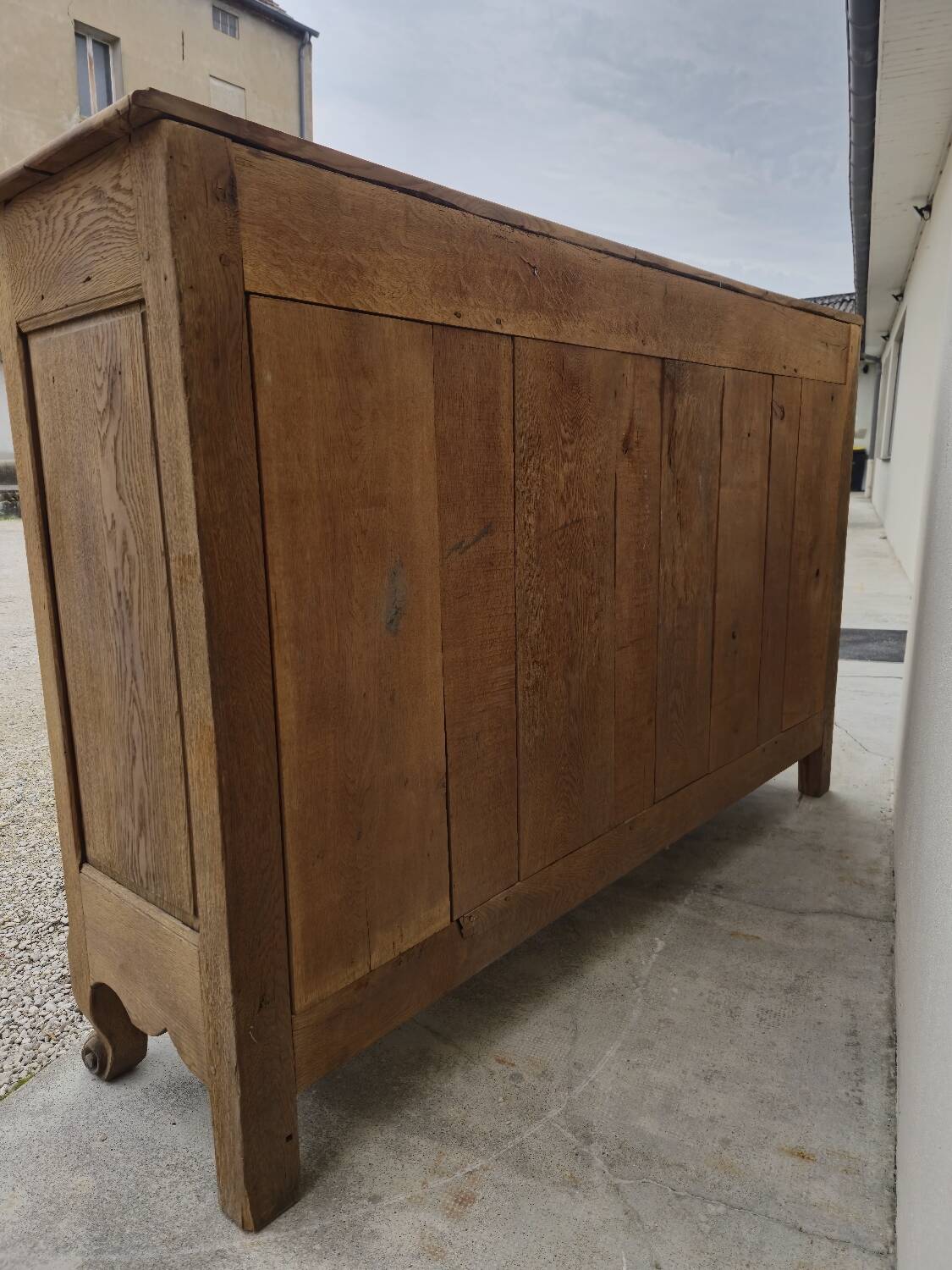 Louis XV period sideboard in solid oak Aerogommer