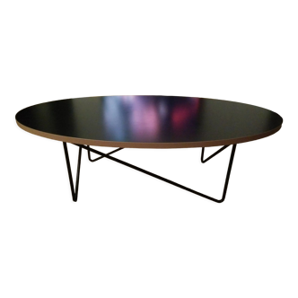 Oval coffee table