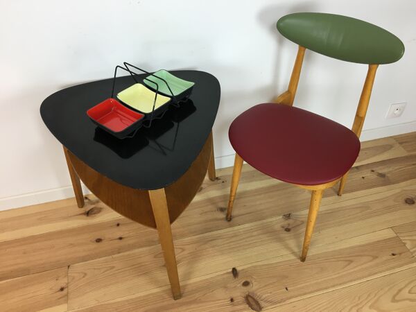 Service à apéritif en tôle émaillée colorée, coupelles, ramequins