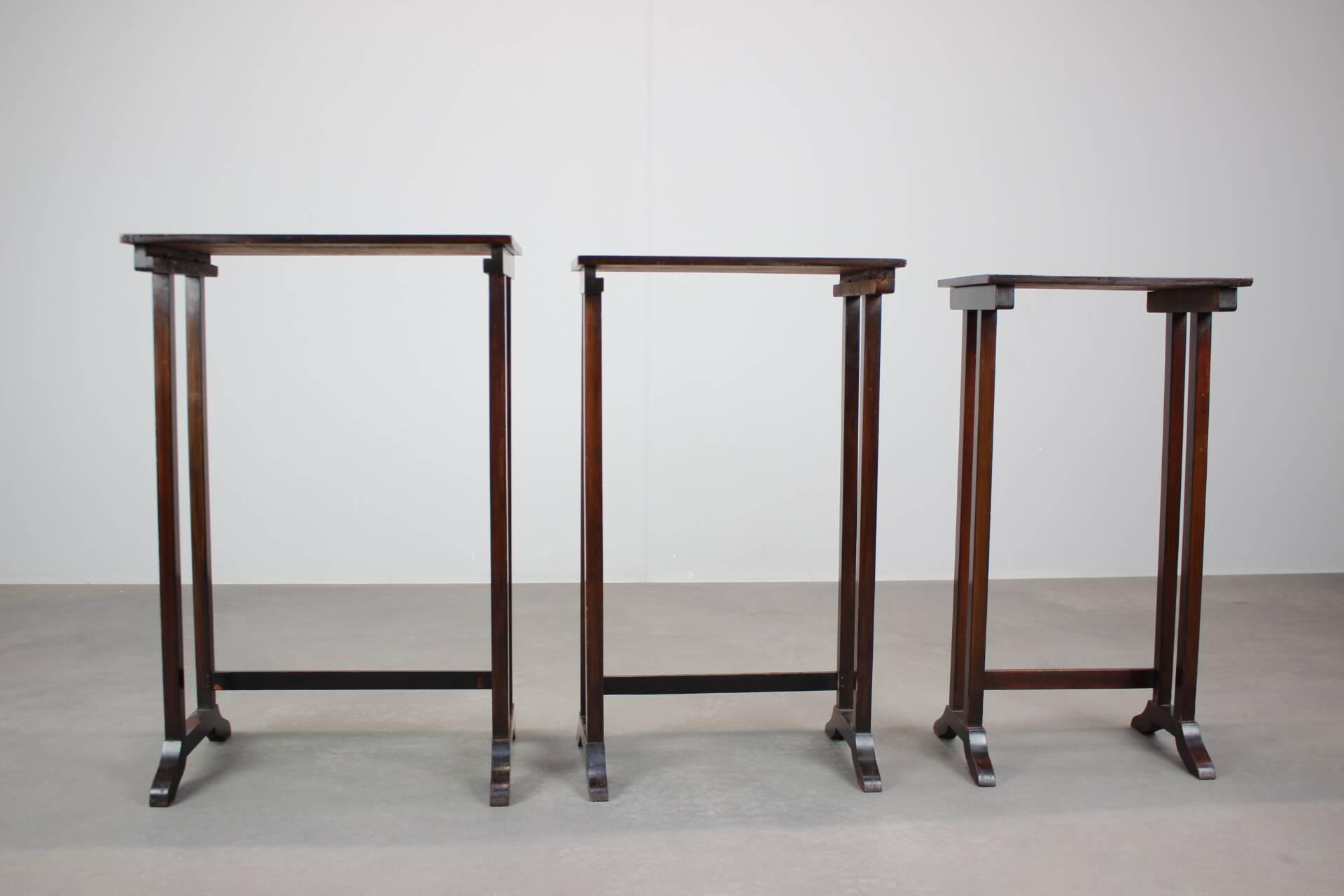 Art Deco Nesting Tables in Mahogany Veneer, 1930s, Czechoslovakia