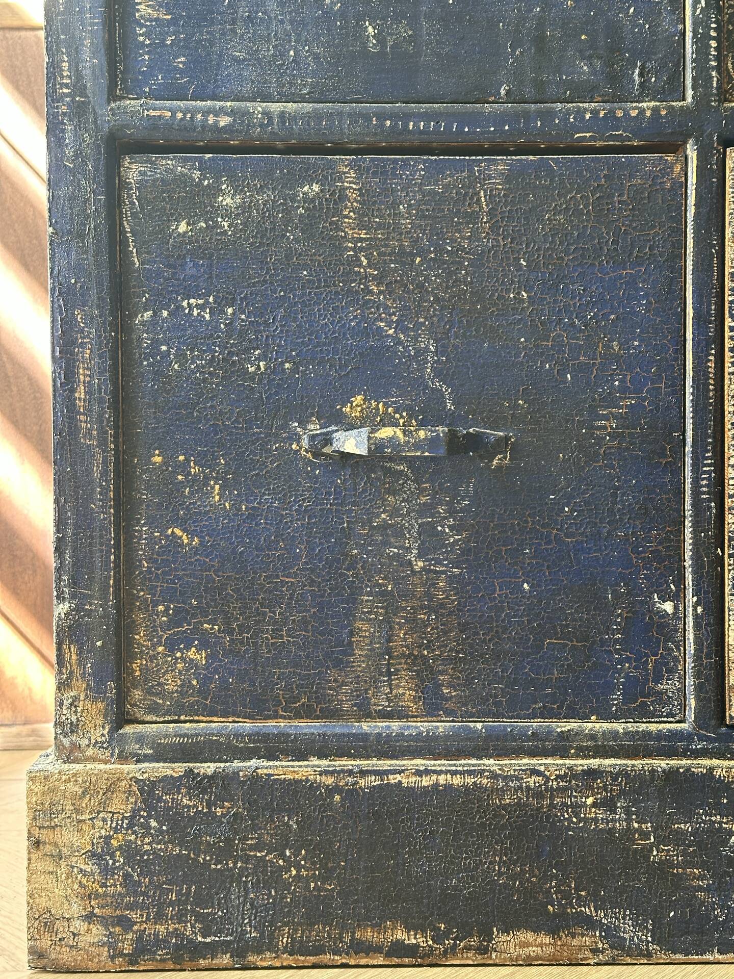Meuble de métier patiné