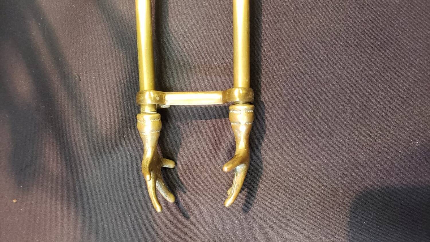 Brass fireplace set with 4 accessories.