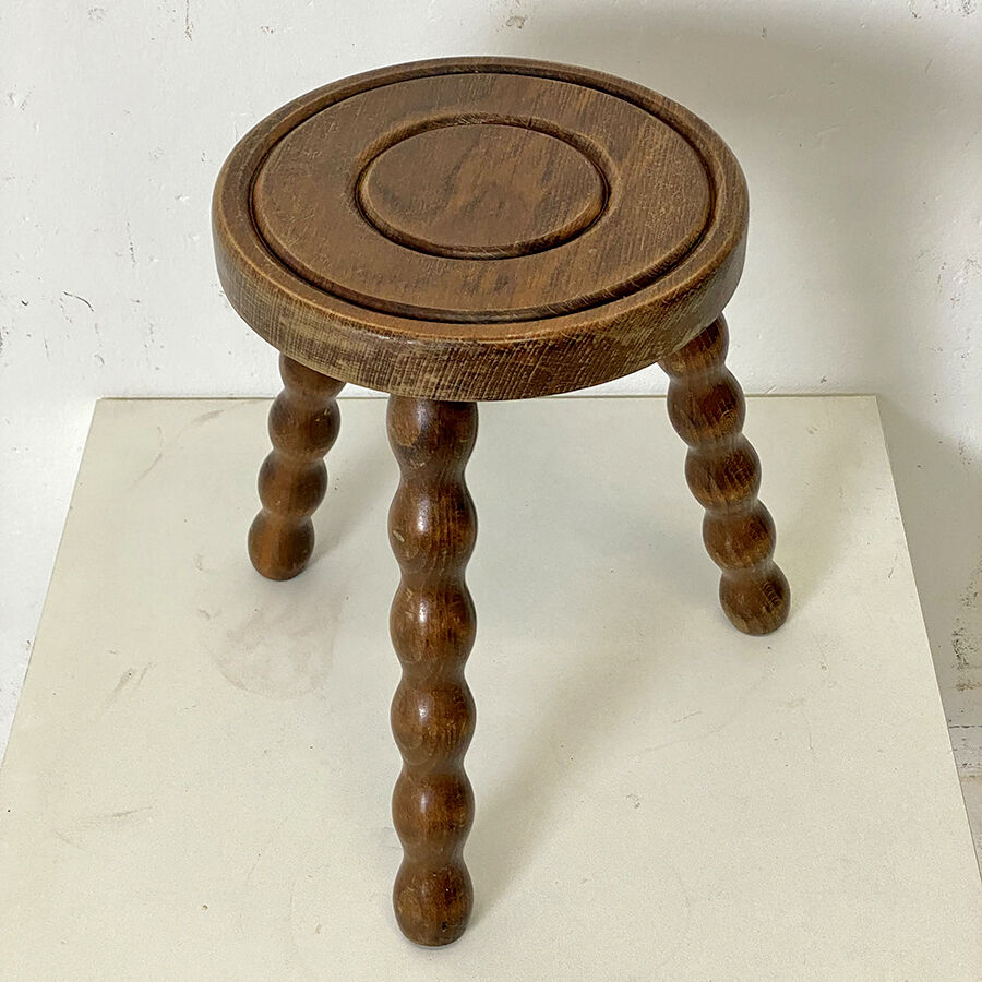 Tripod twisted feet stool