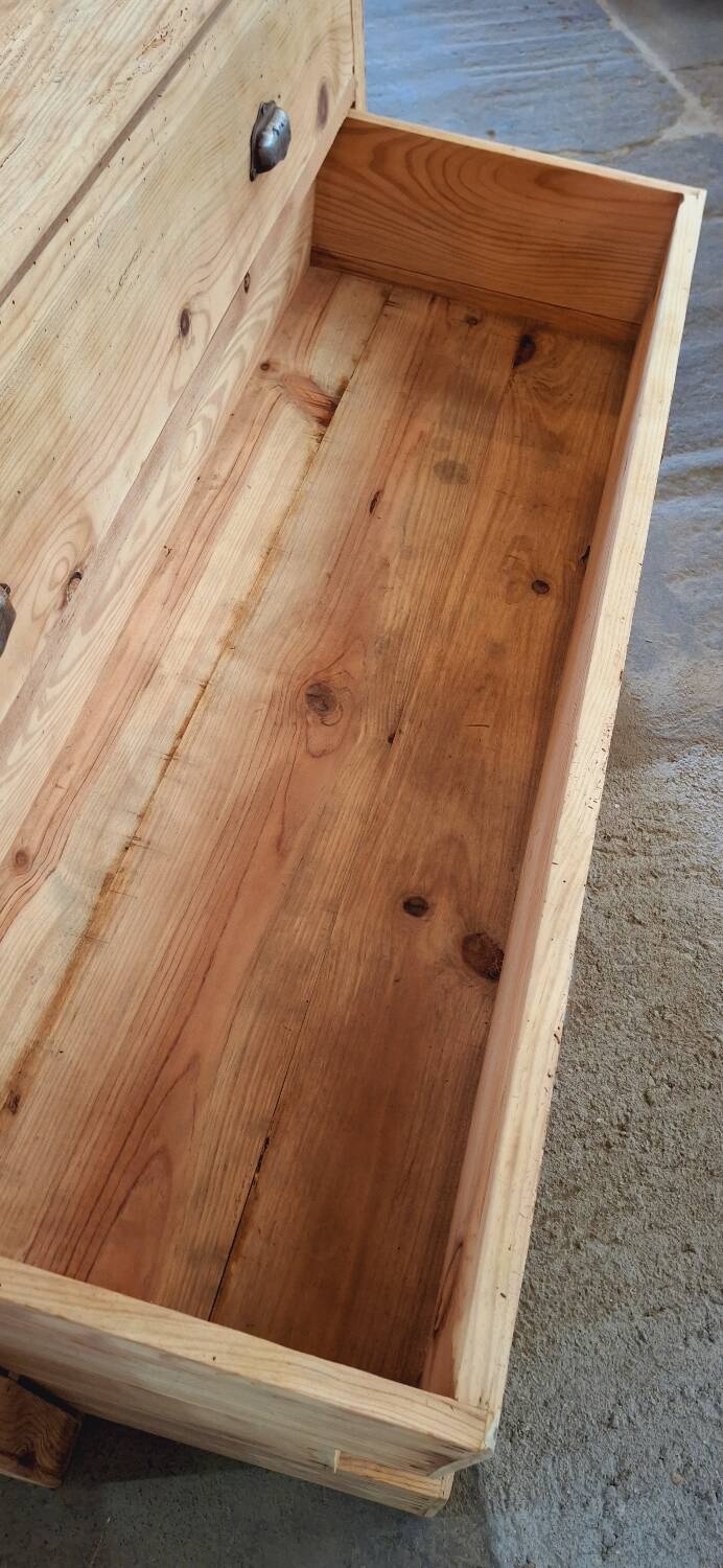 Trade furniture with drawers