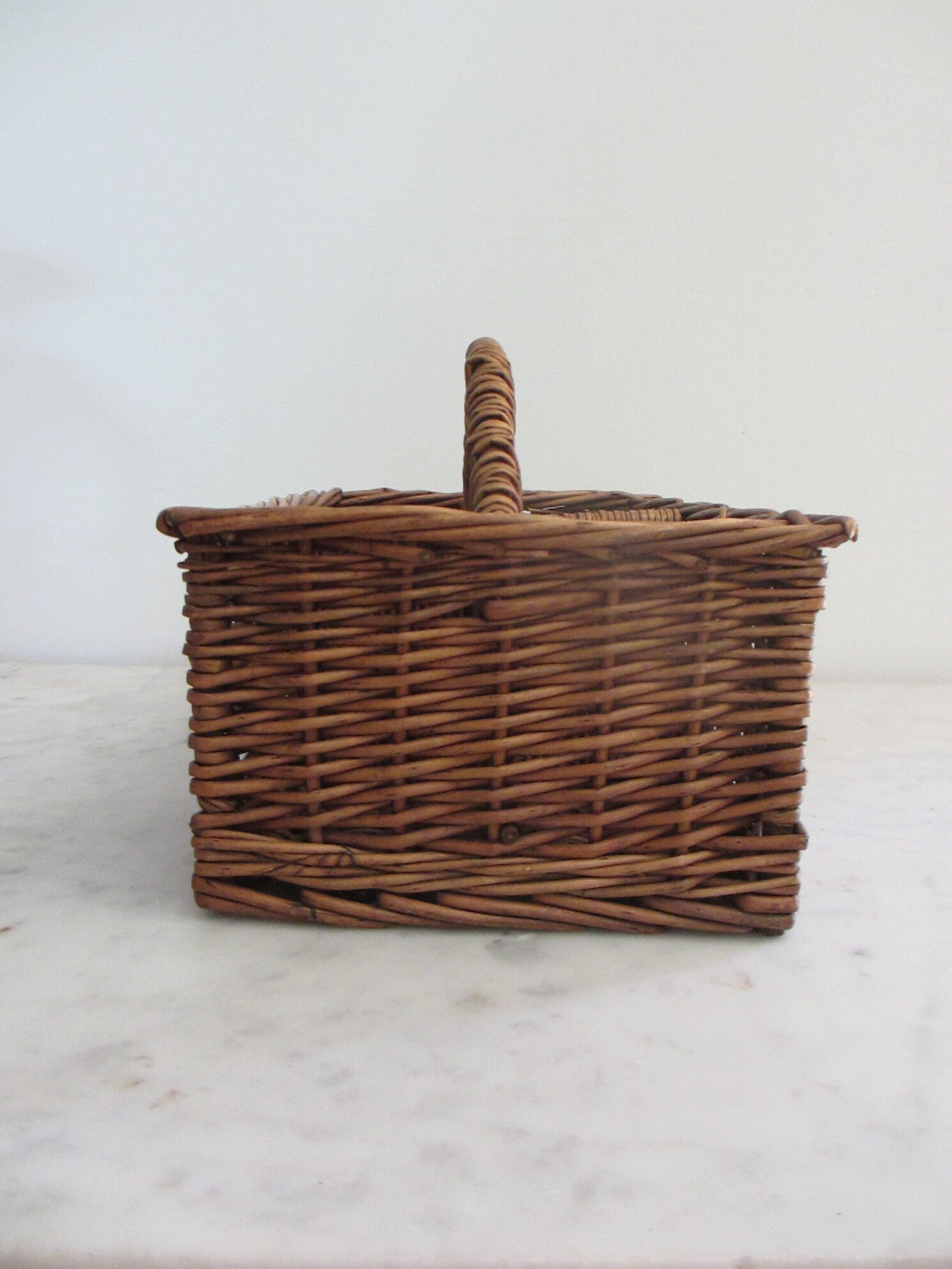 Basket carries glasses or cutlery in wicker.