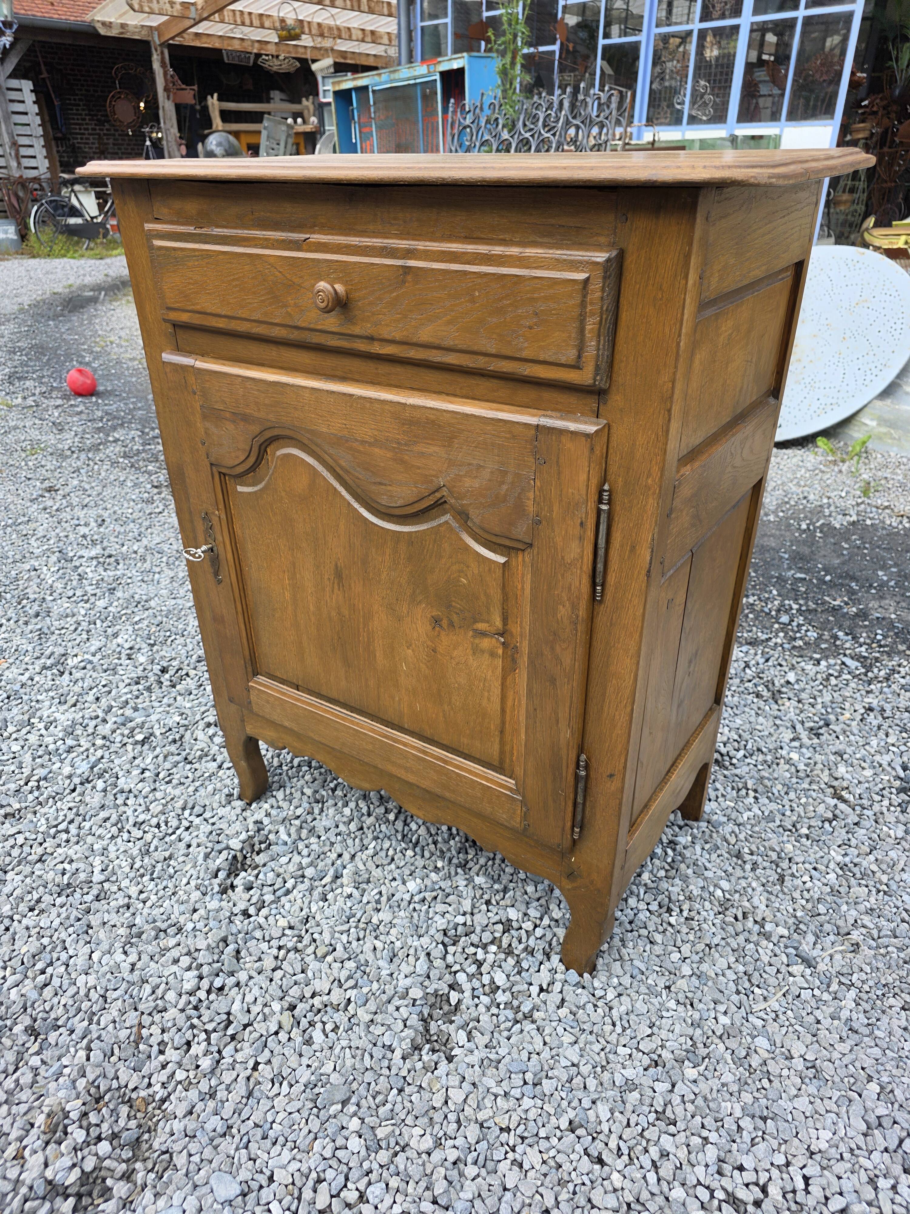 Antique oak confiturer