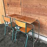 School desk with its 2 chairs