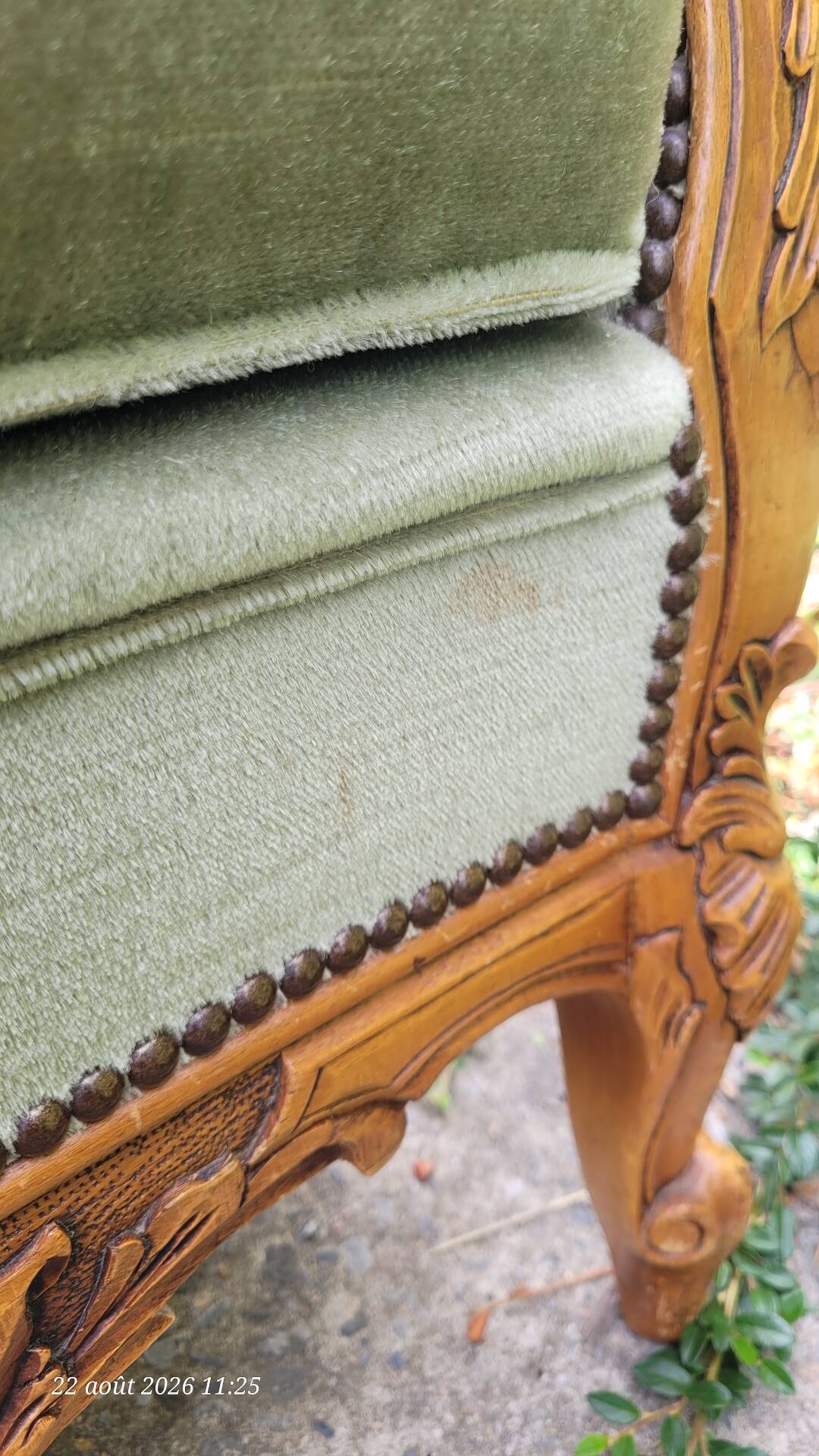 Fauteuil ancien Louis XV  en velours vert d eau